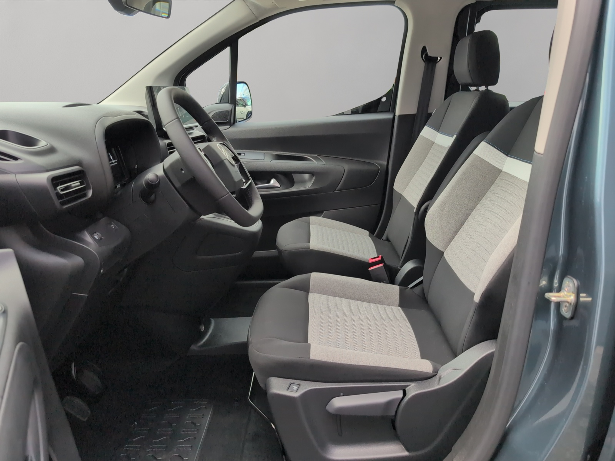 listing desktop thumbnail image 8