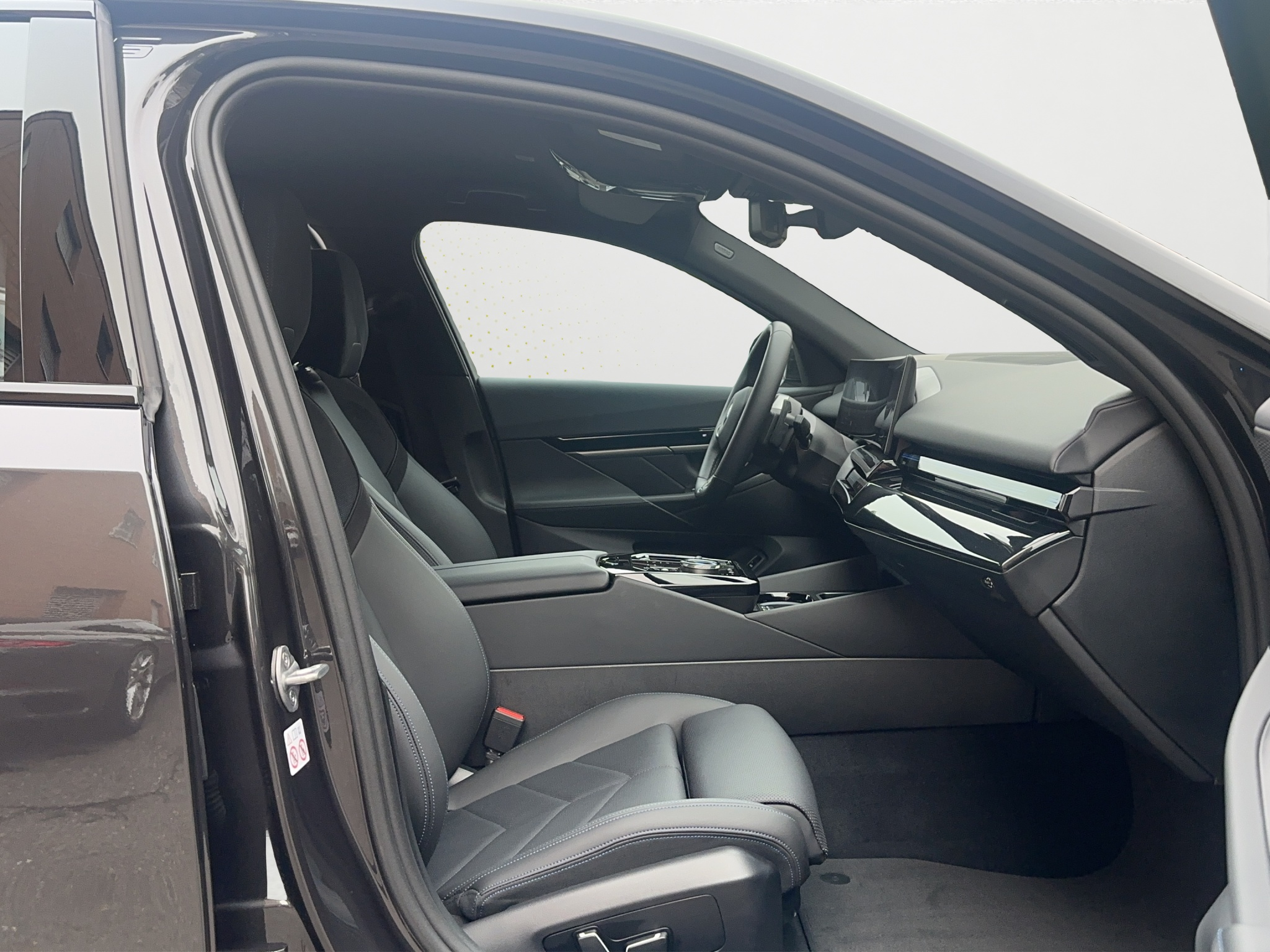 listing desktop thumbnail image 12