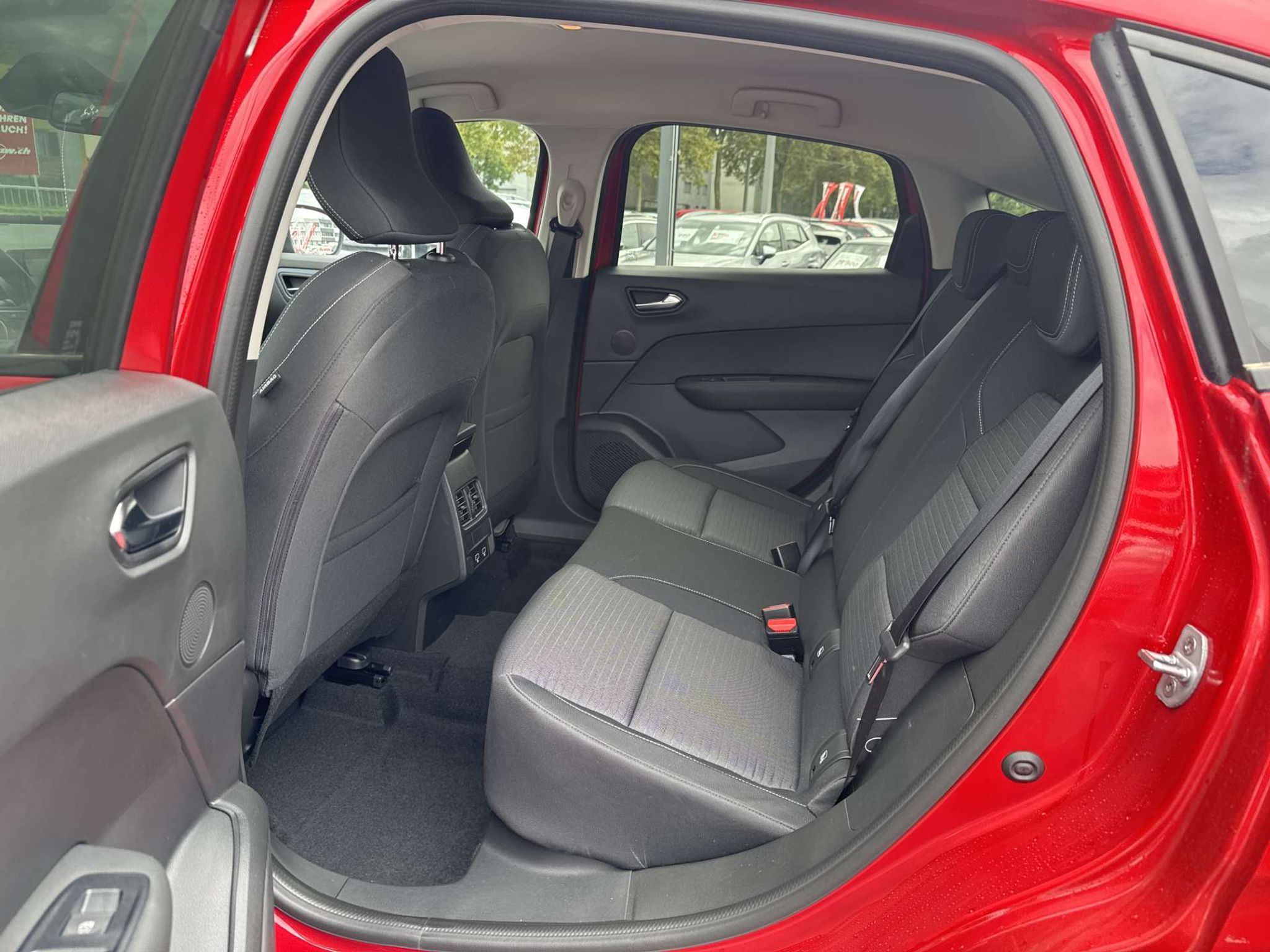 listing desktop thumbnail image 6