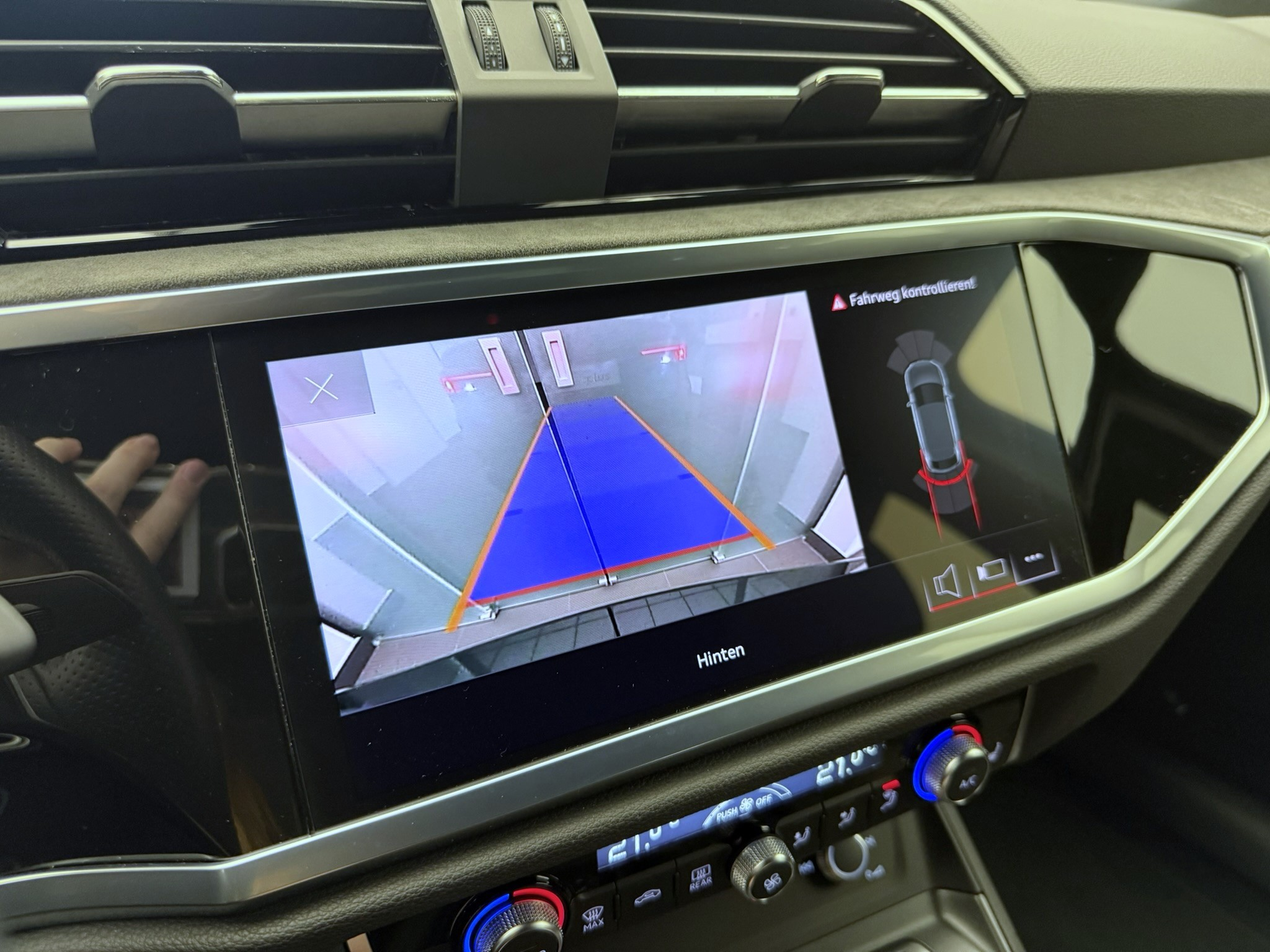 listing desktop thumbnail image 17