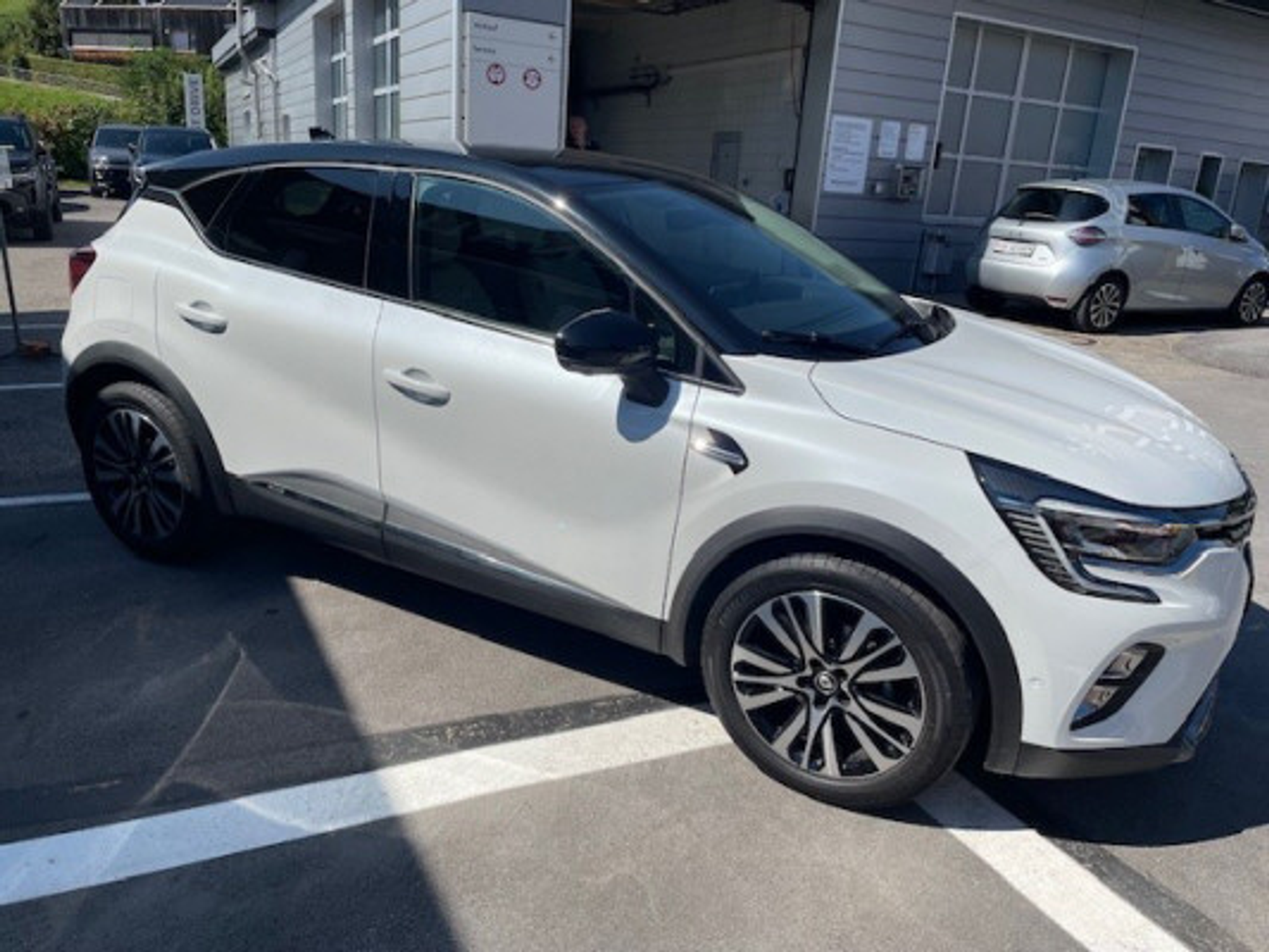 listing desktop thumbnail image 3