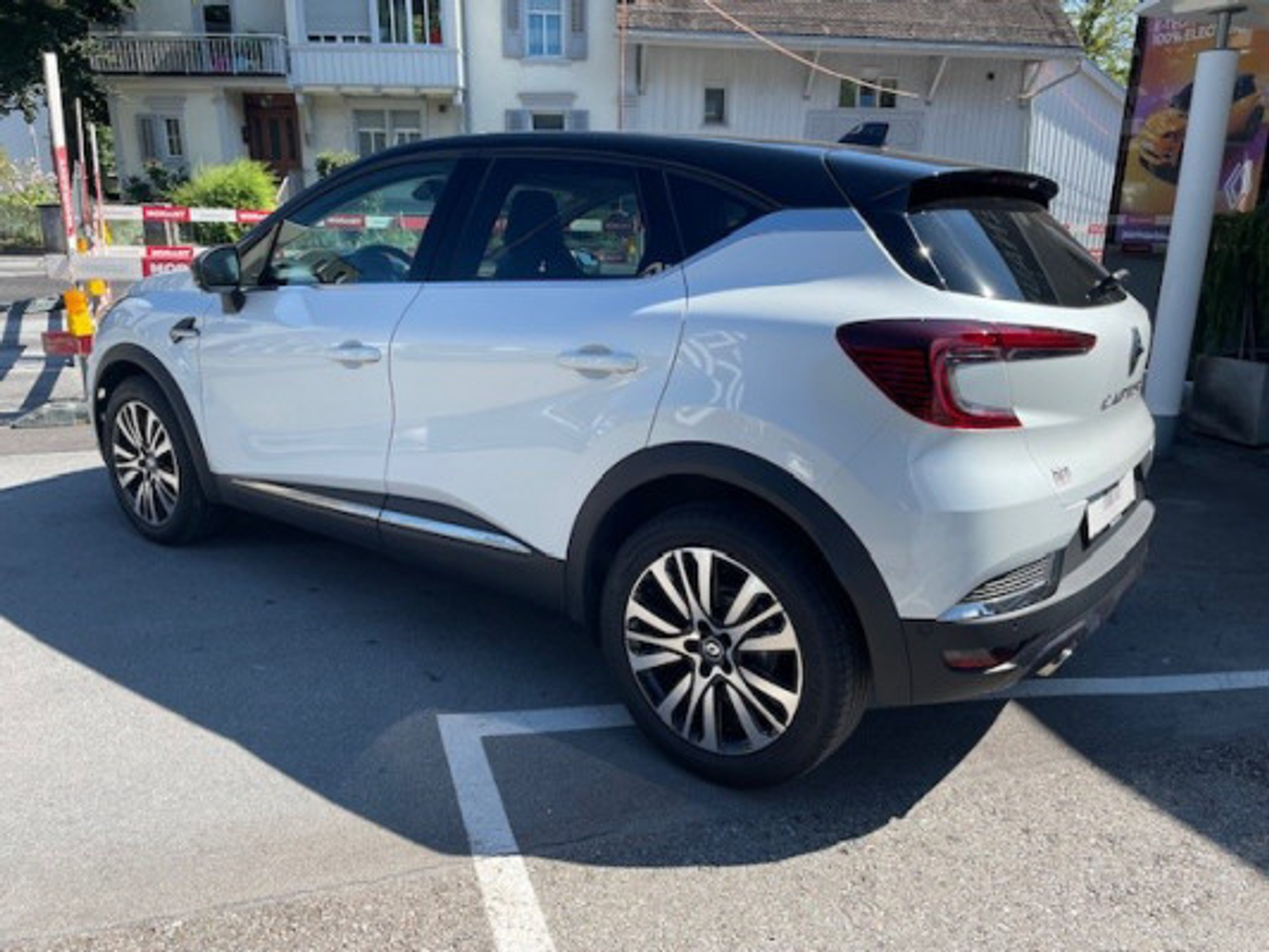 listing desktop thumbnail image 1