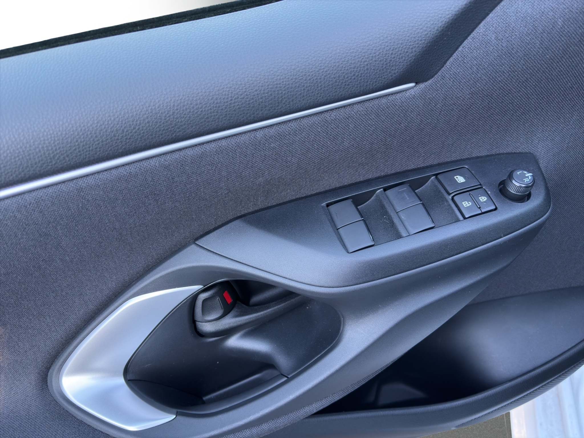 listing desktop thumbnail image 9