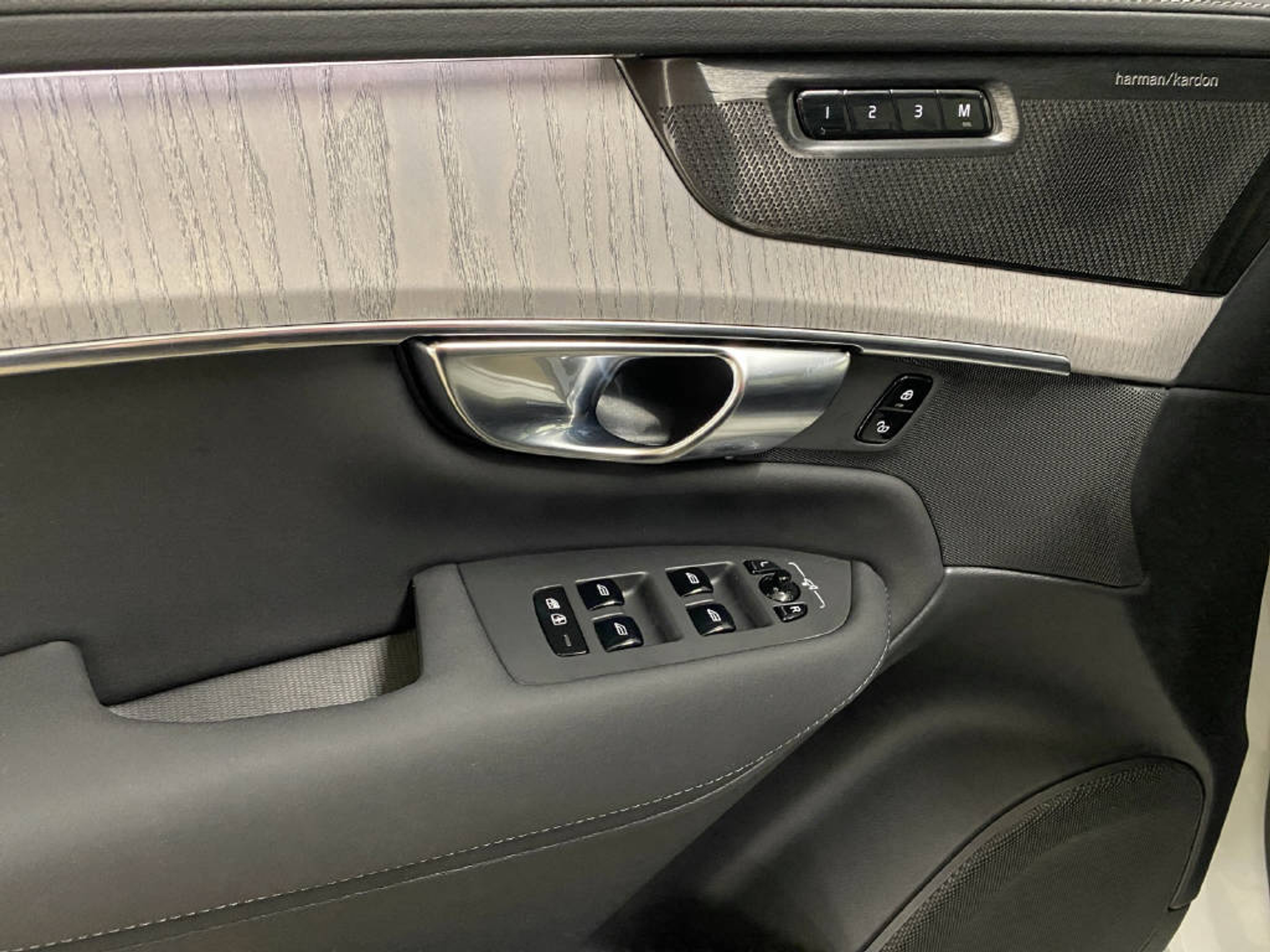 listing desktop thumbnail image 11