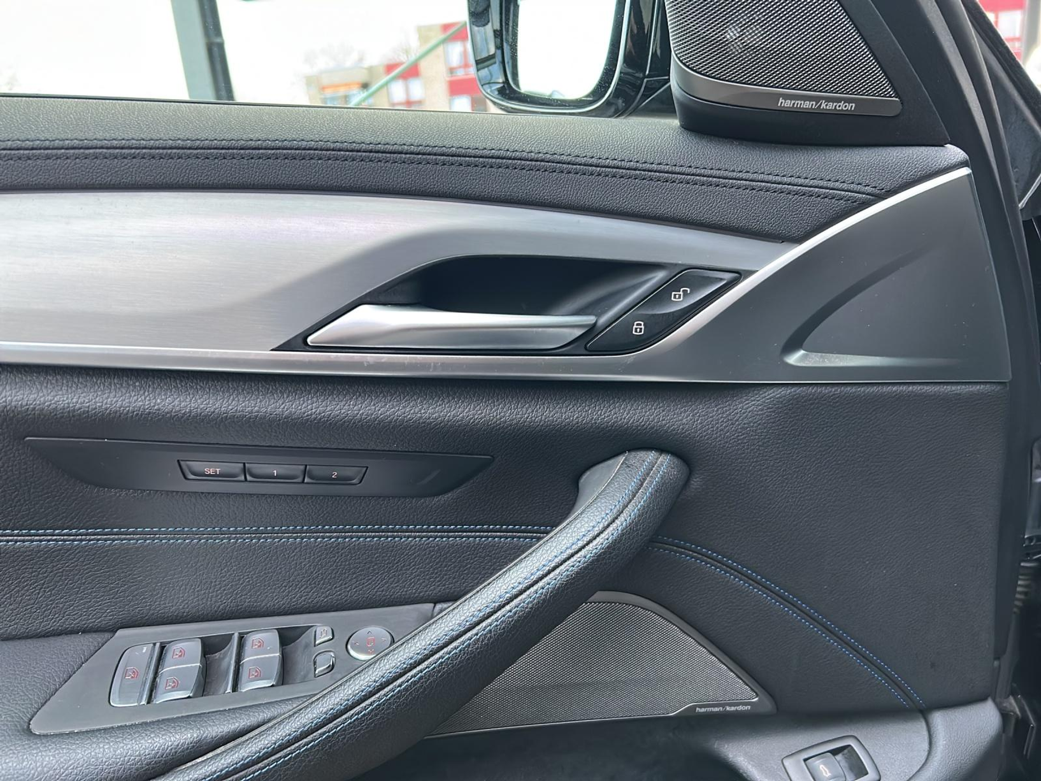 listing desktop thumbnail image 15