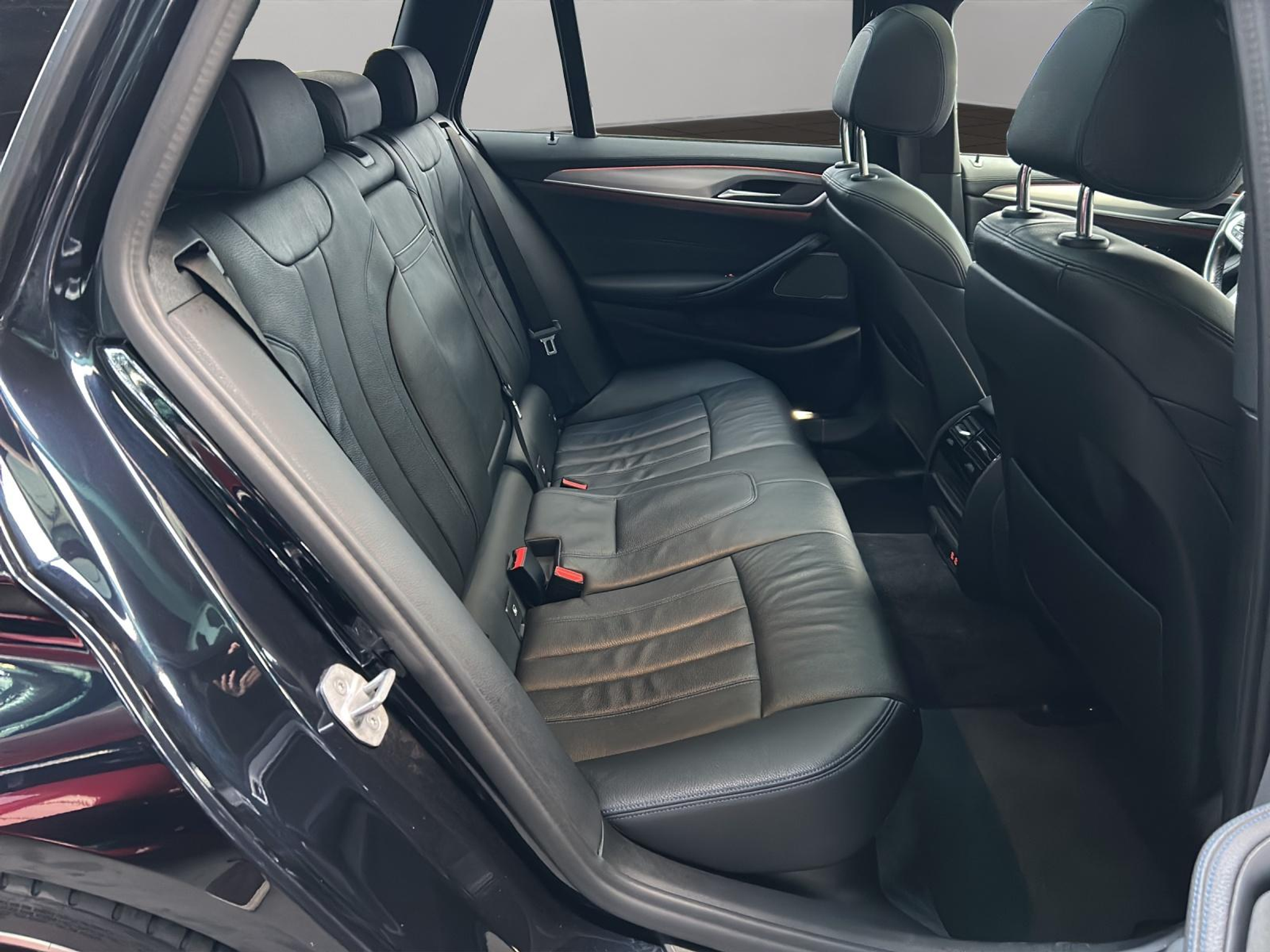 listing desktop thumbnail image 11