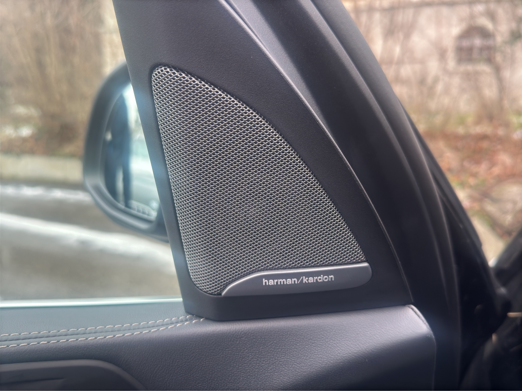 listing desktop thumbnail image 23