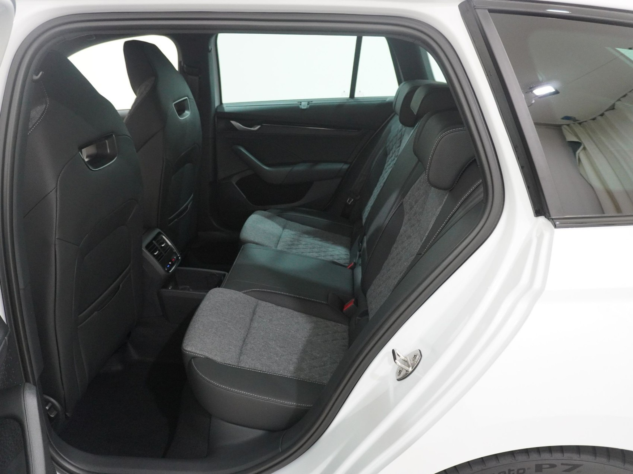 listing desktop thumbnail image 15