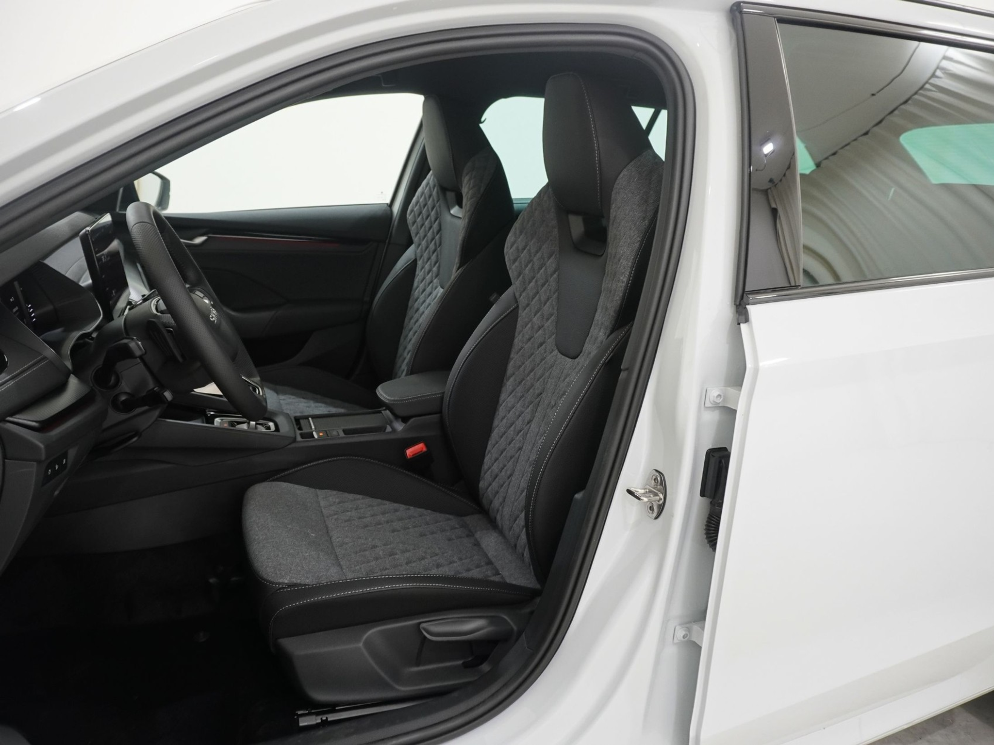 listing desktop thumbnail image 13