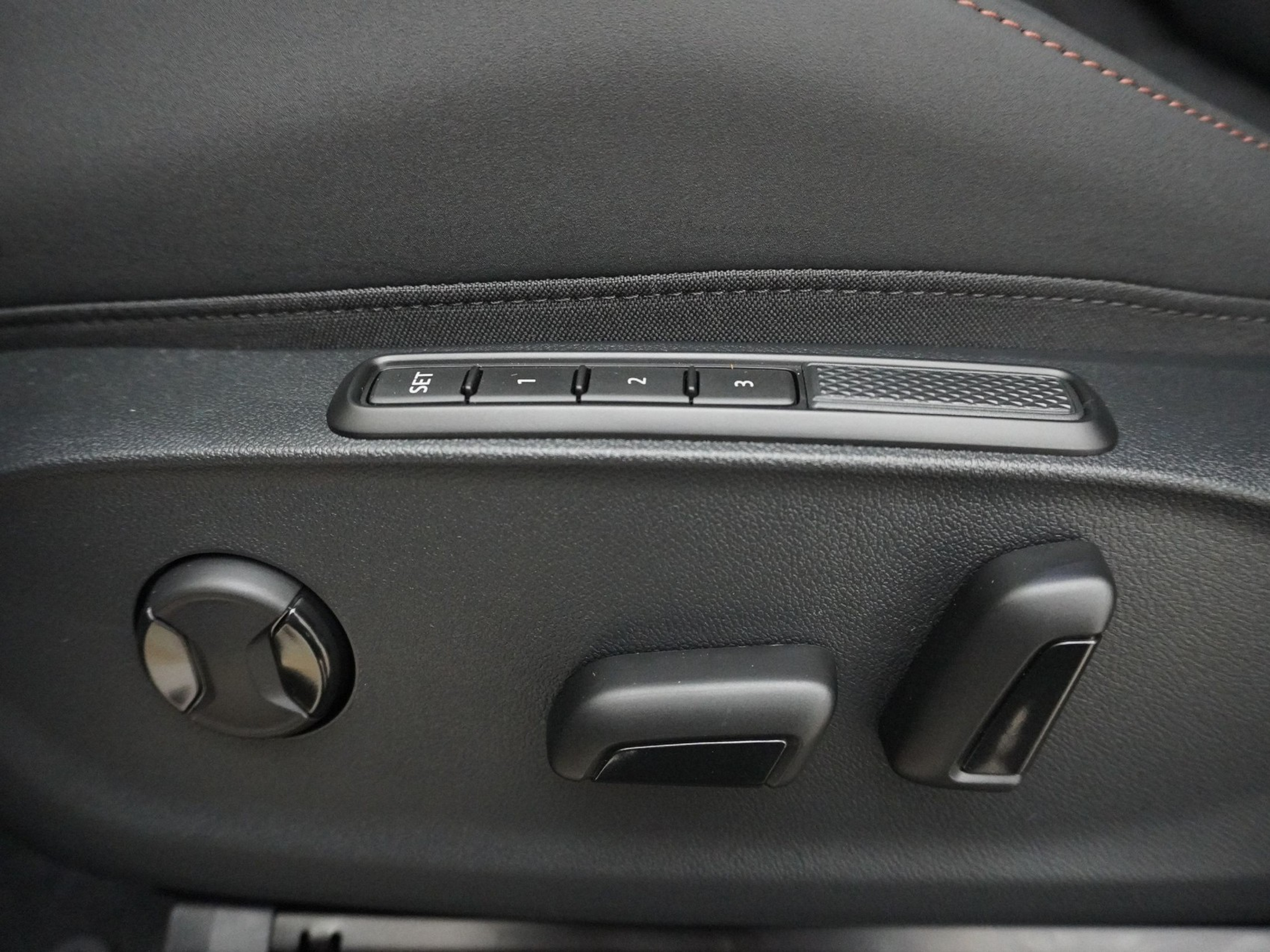 listing desktop thumbnail image 14