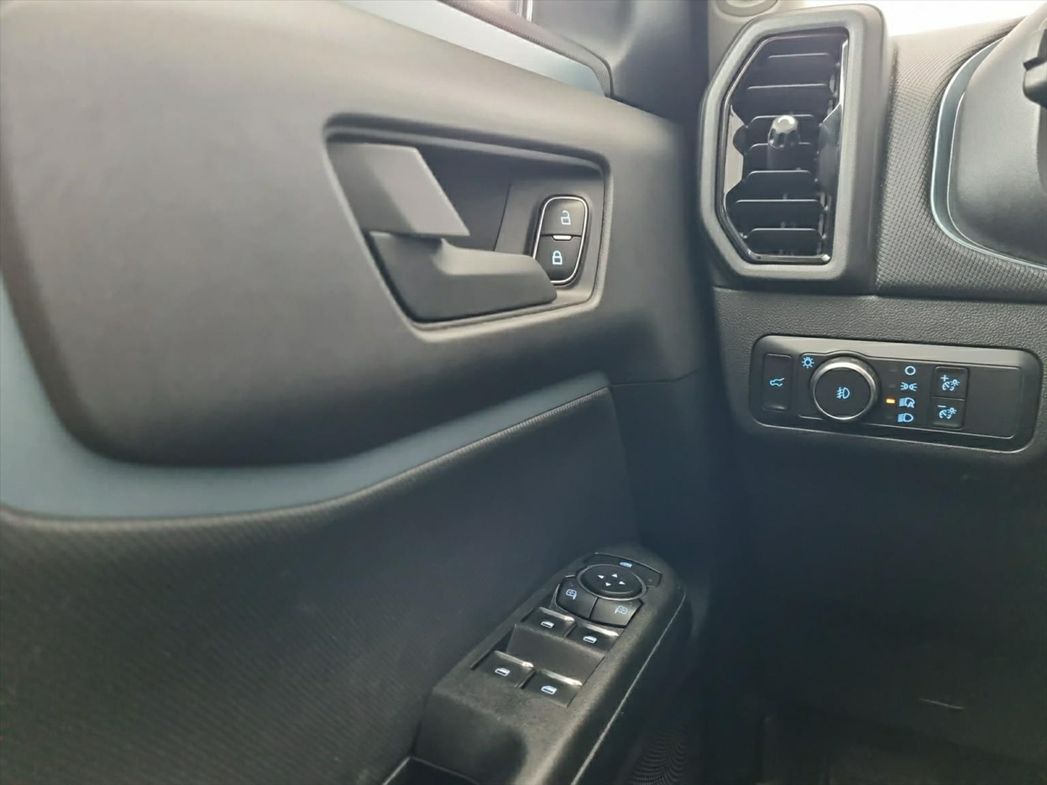 listing desktop thumbnail image 11