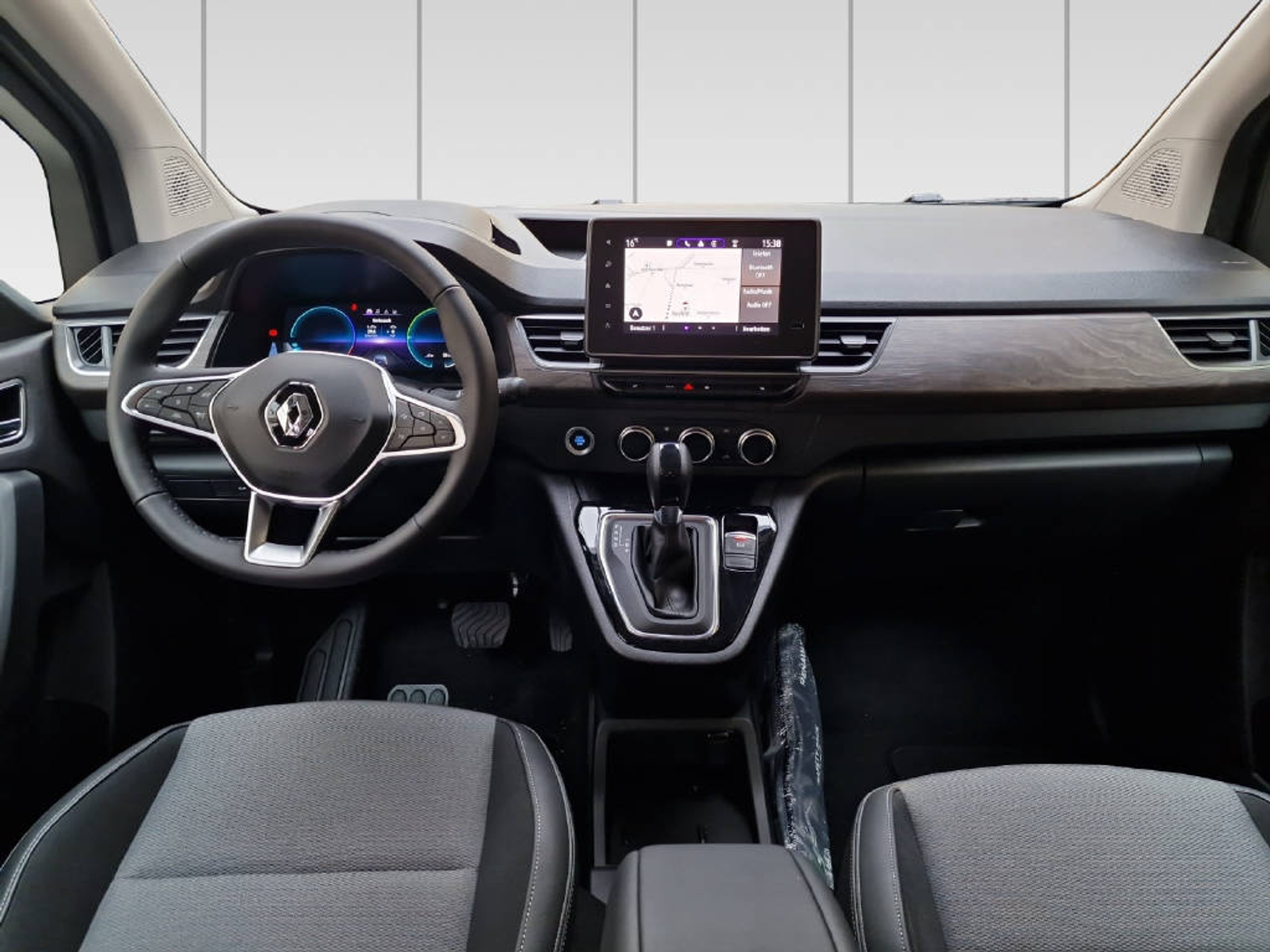 listing desktop thumbnail image 4