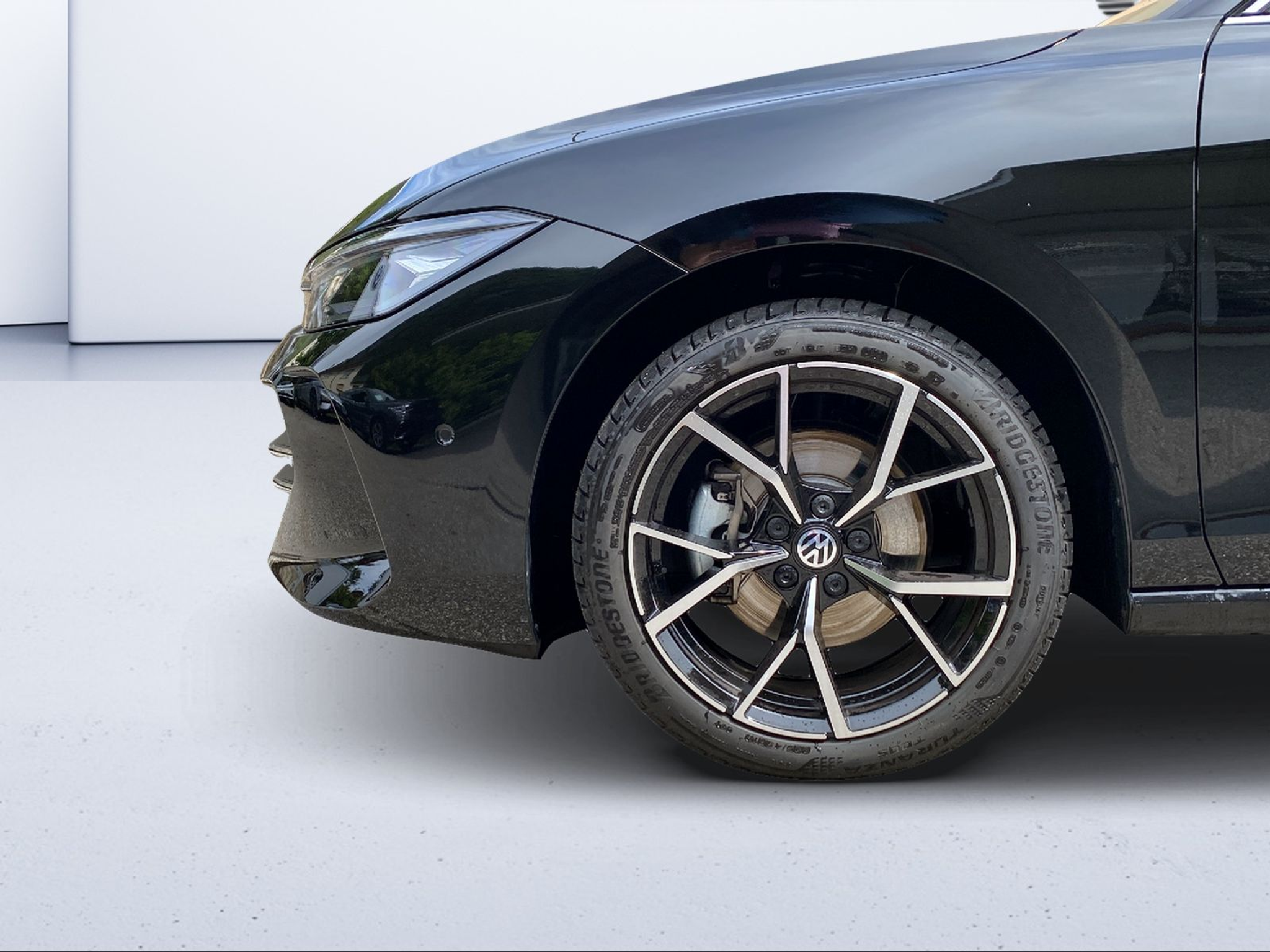 listing desktop thumbnail image 8