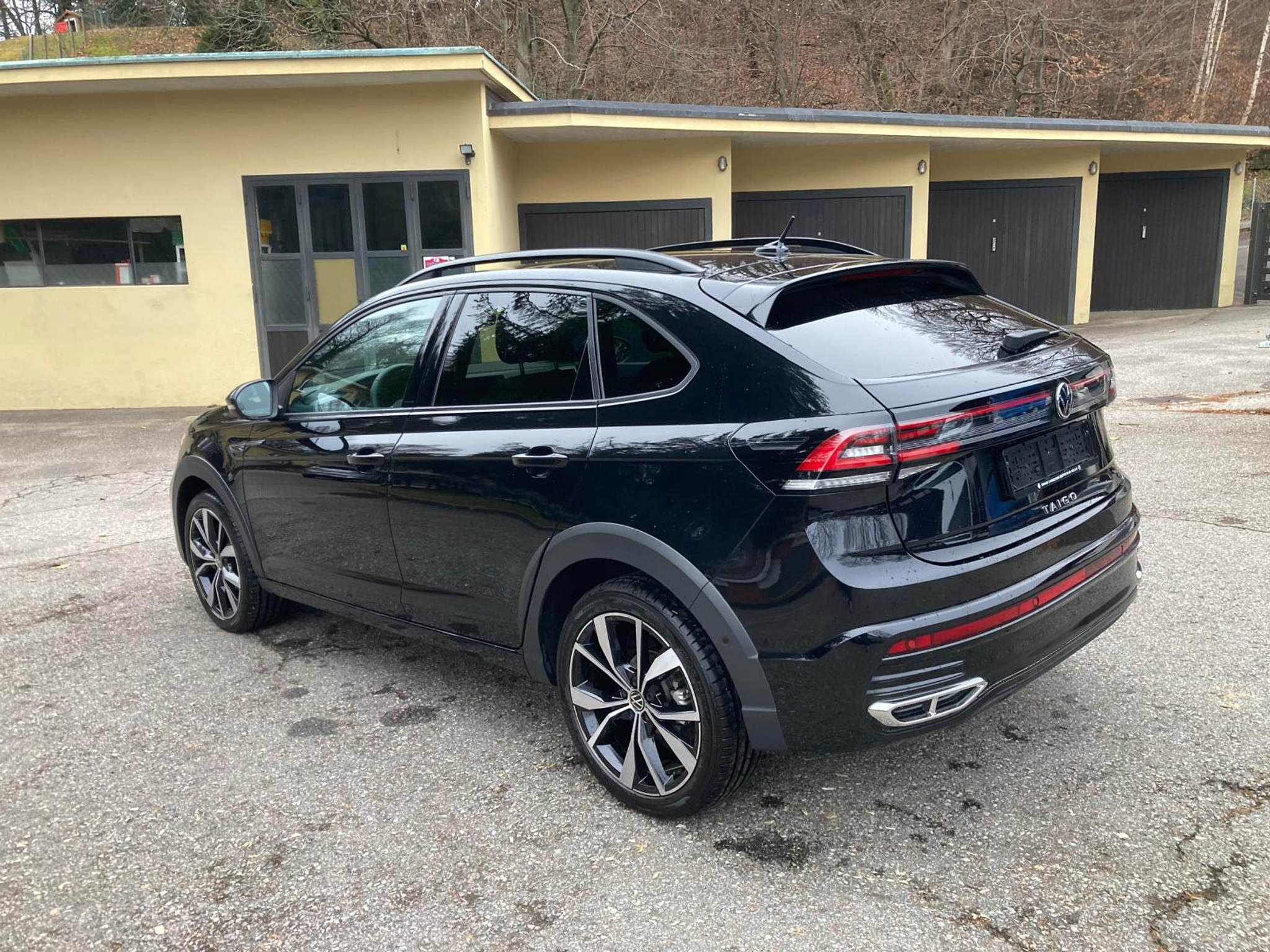 listing desktop thumbnail image 4