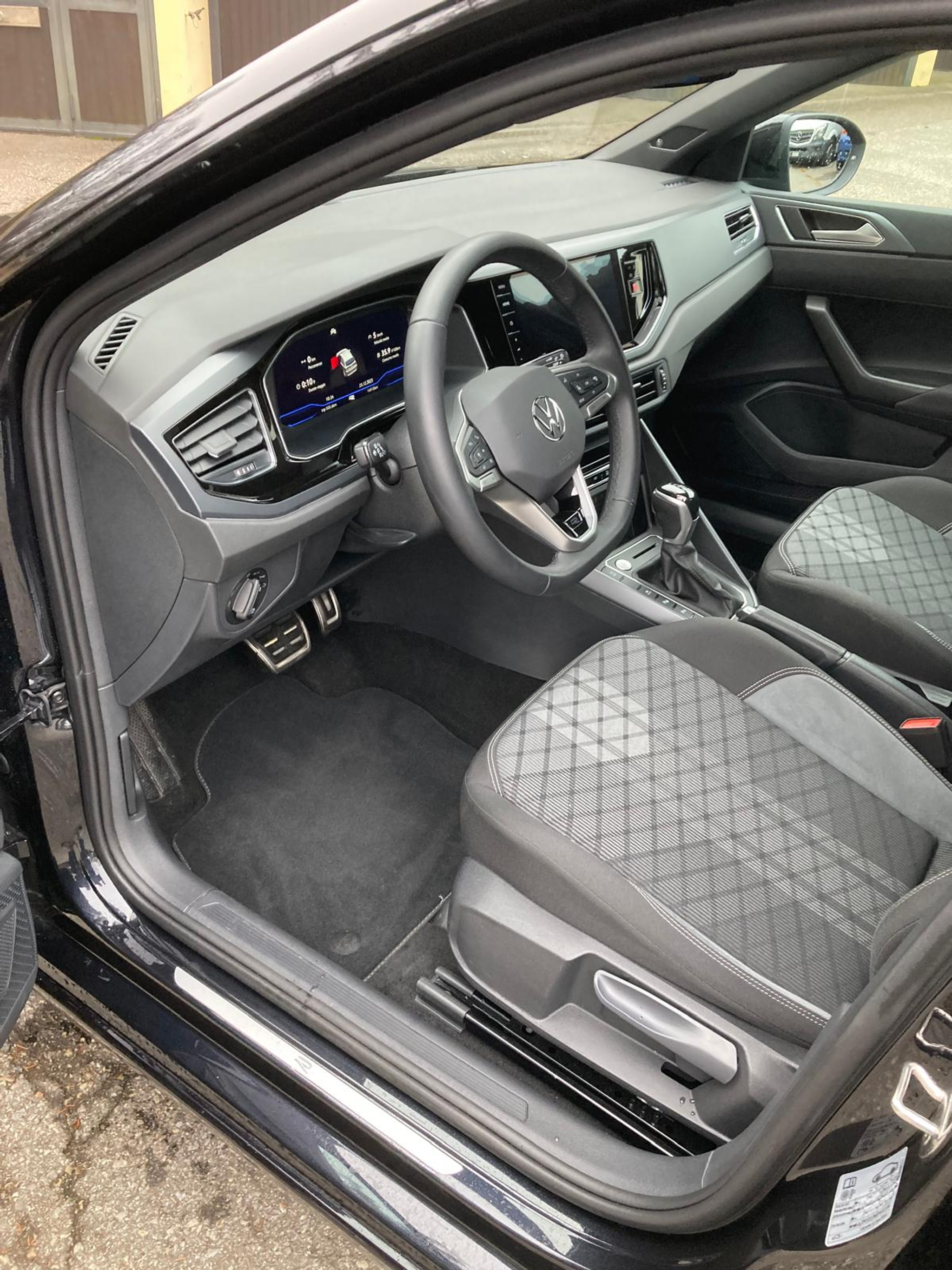 listing desktop thumbnail image 10