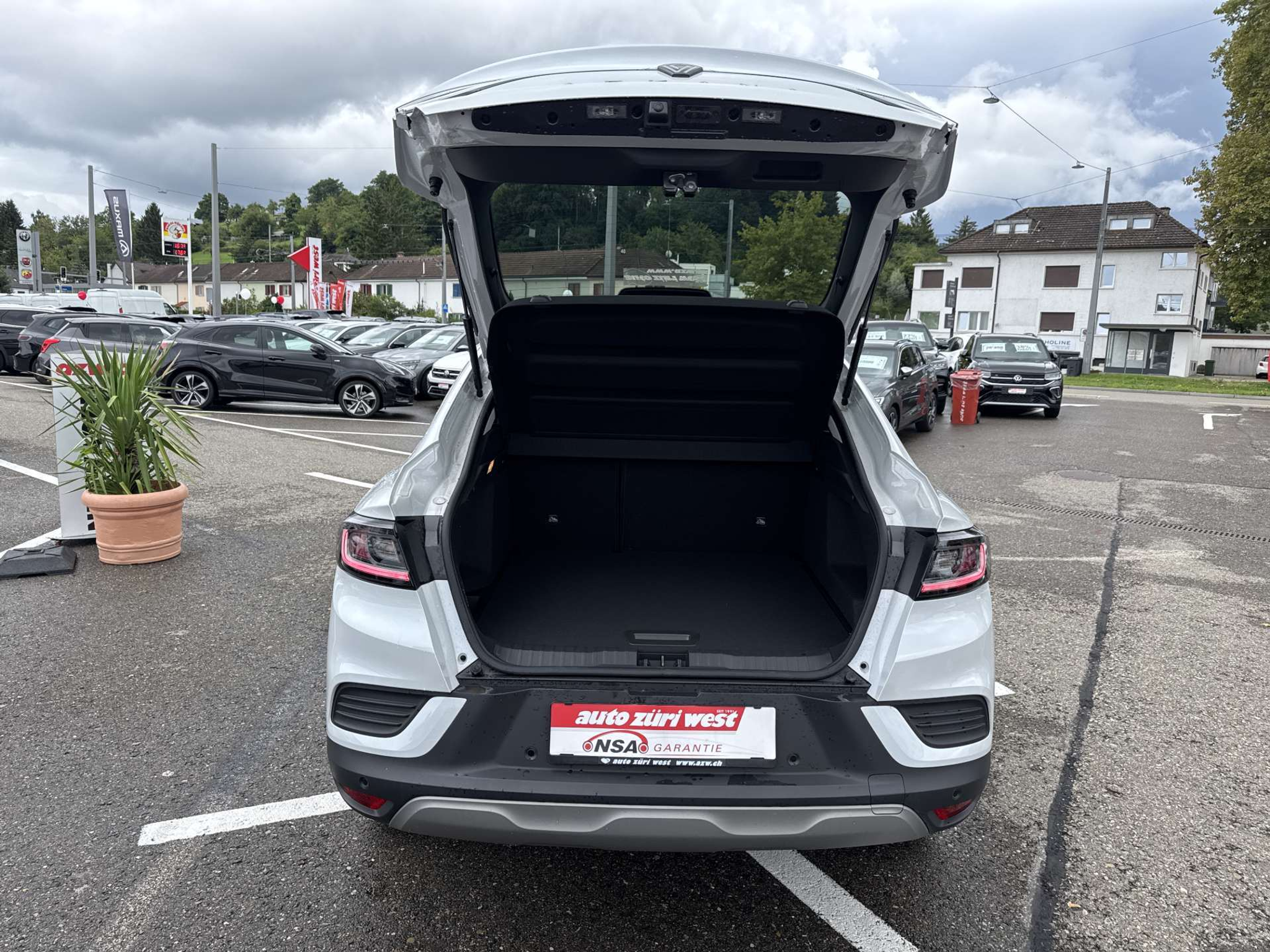 listing desktop thumbnail image 7