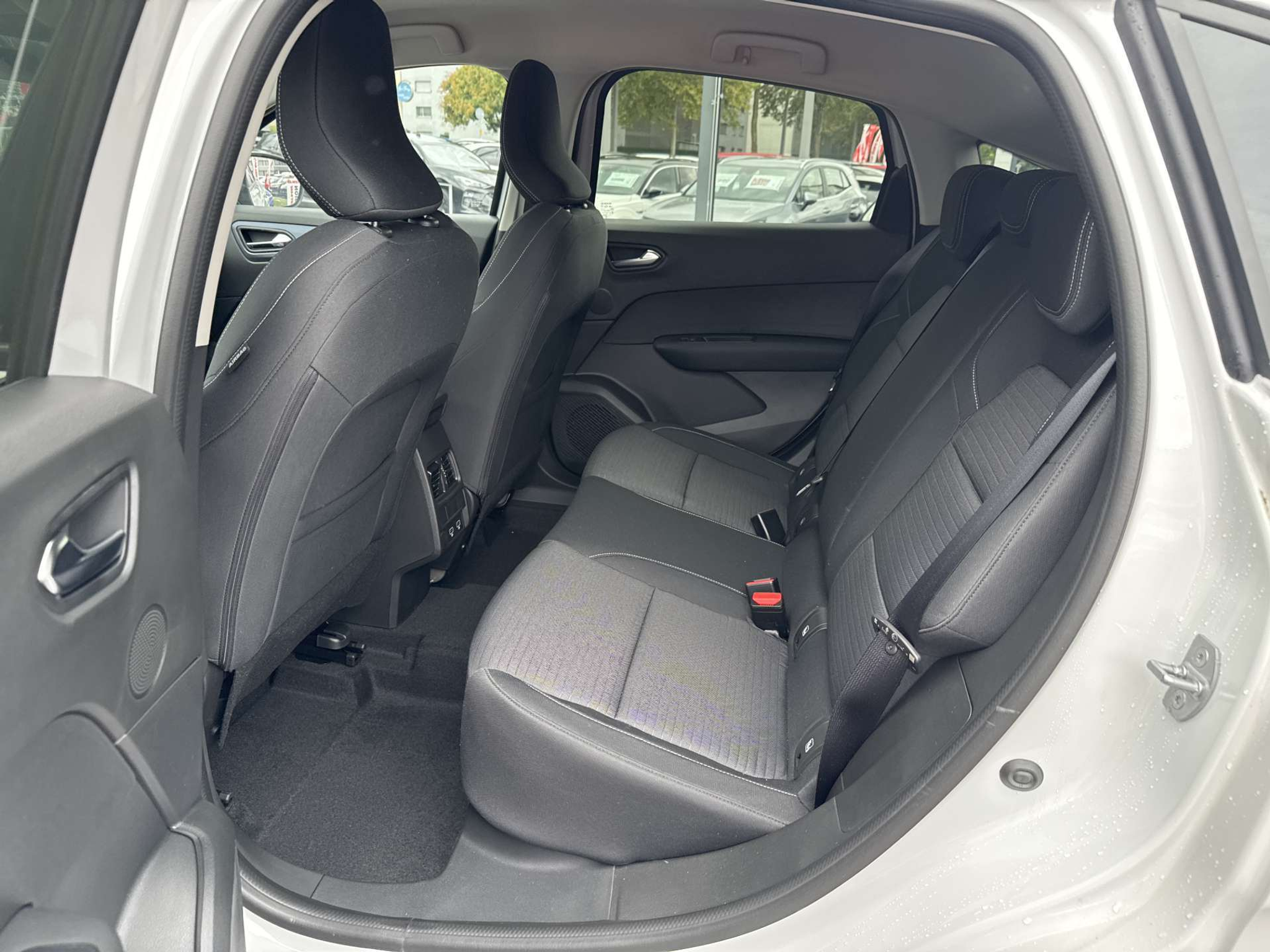 listing desktop thumbnail image 6