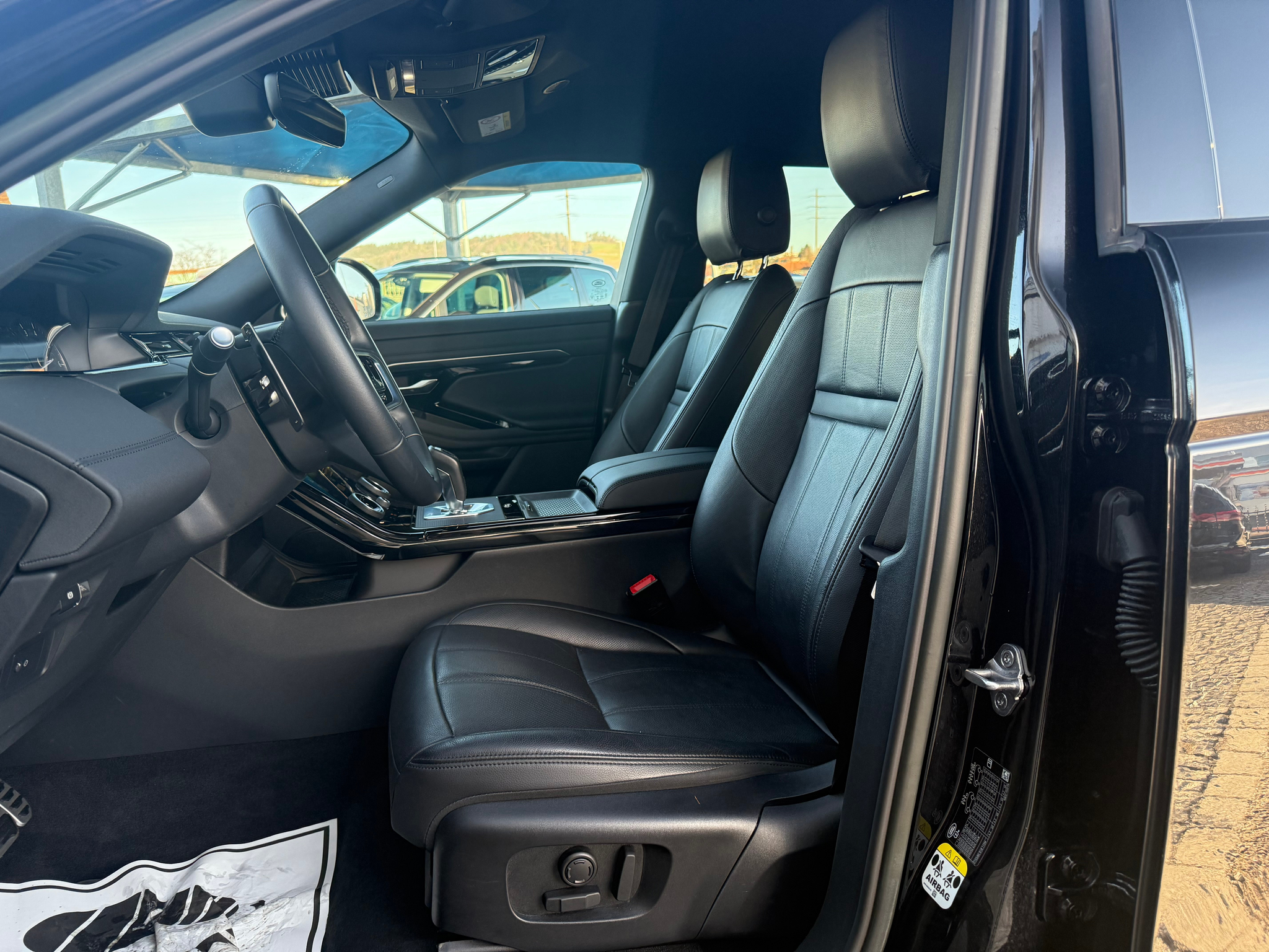 listing desktop thumbnail image 5