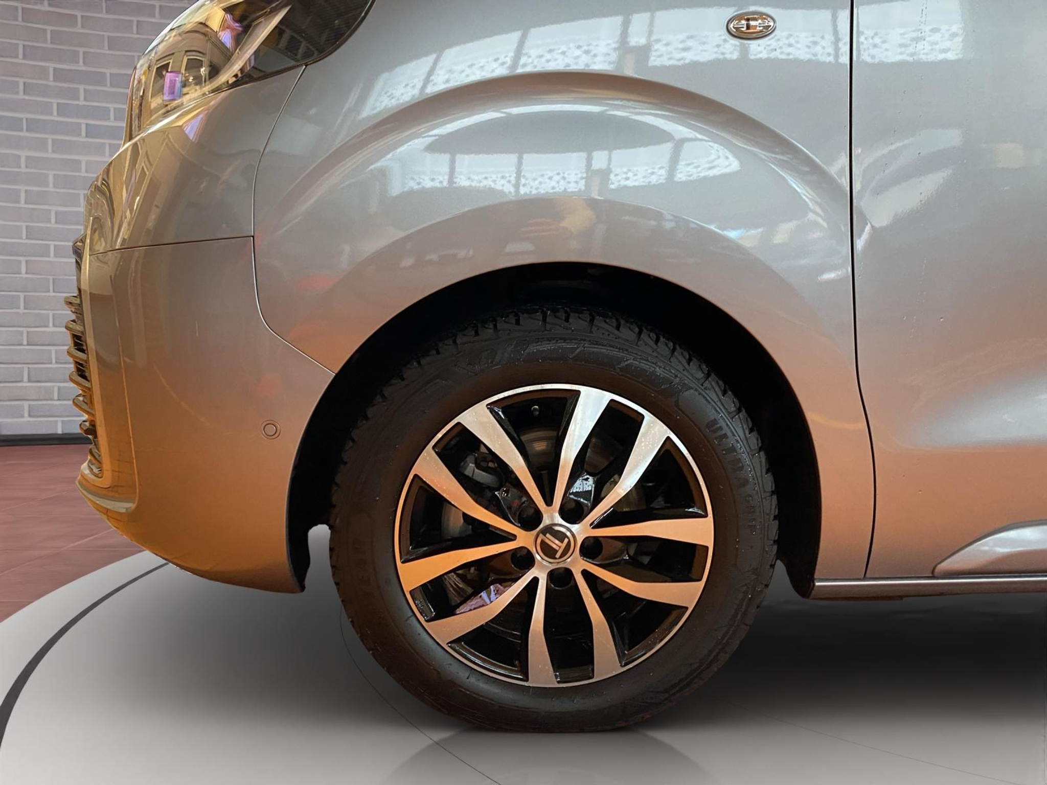 listing desktop thumbnail image 9