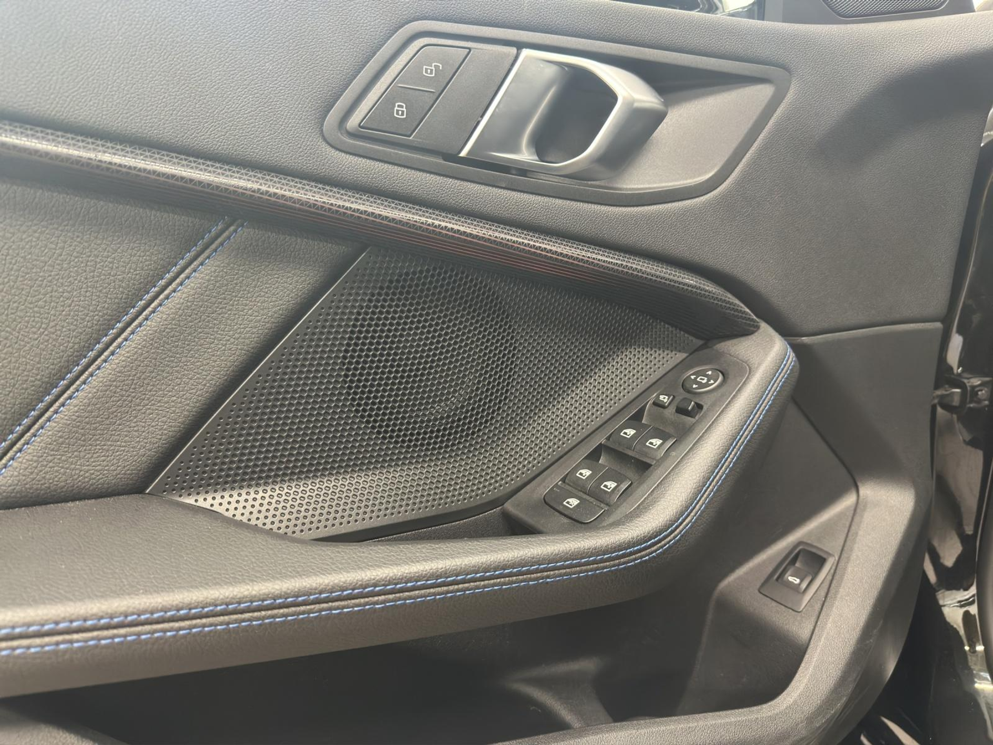 listing desktop thumbnail image 16