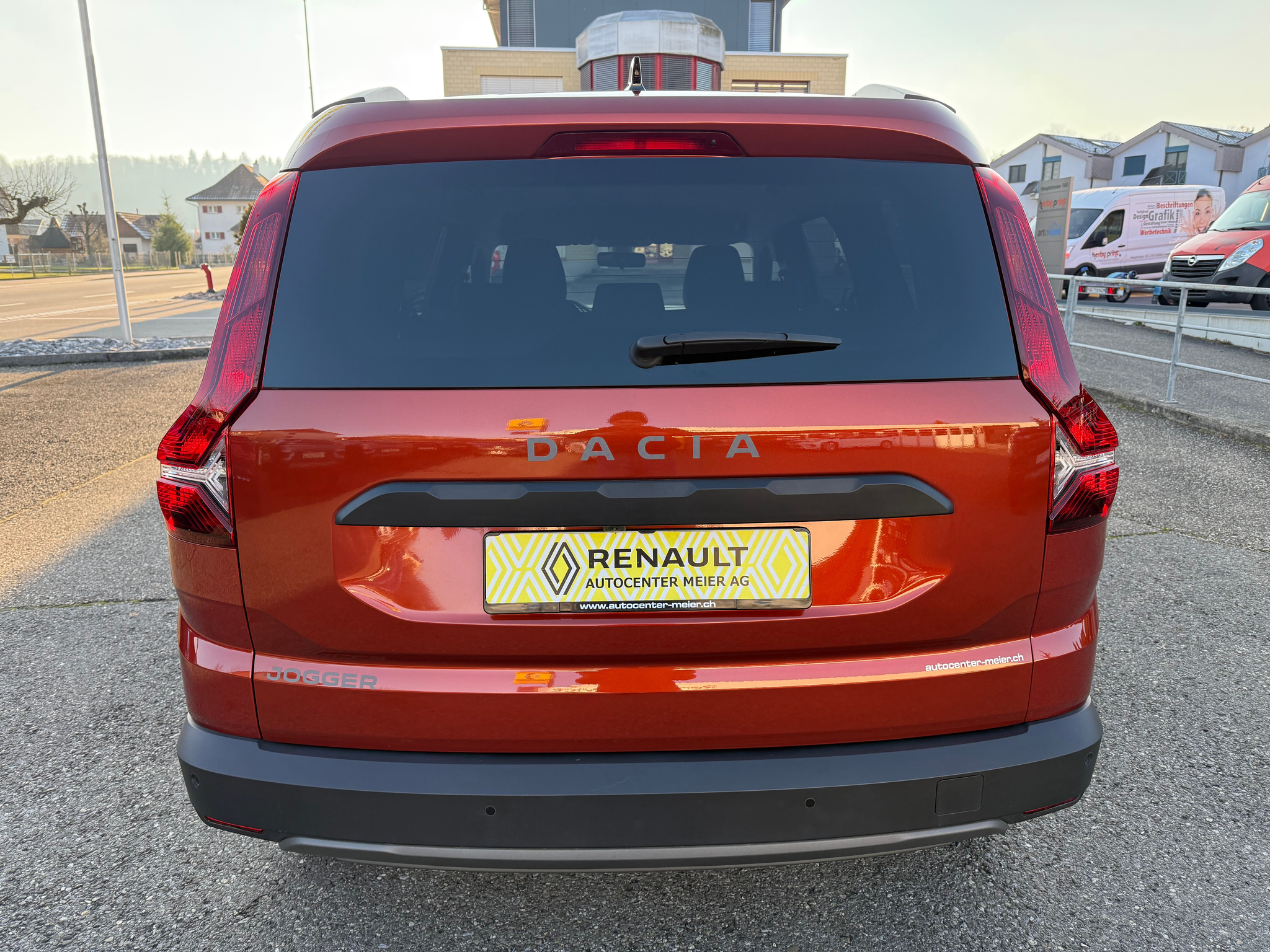 listing desktop thumbnail image 4