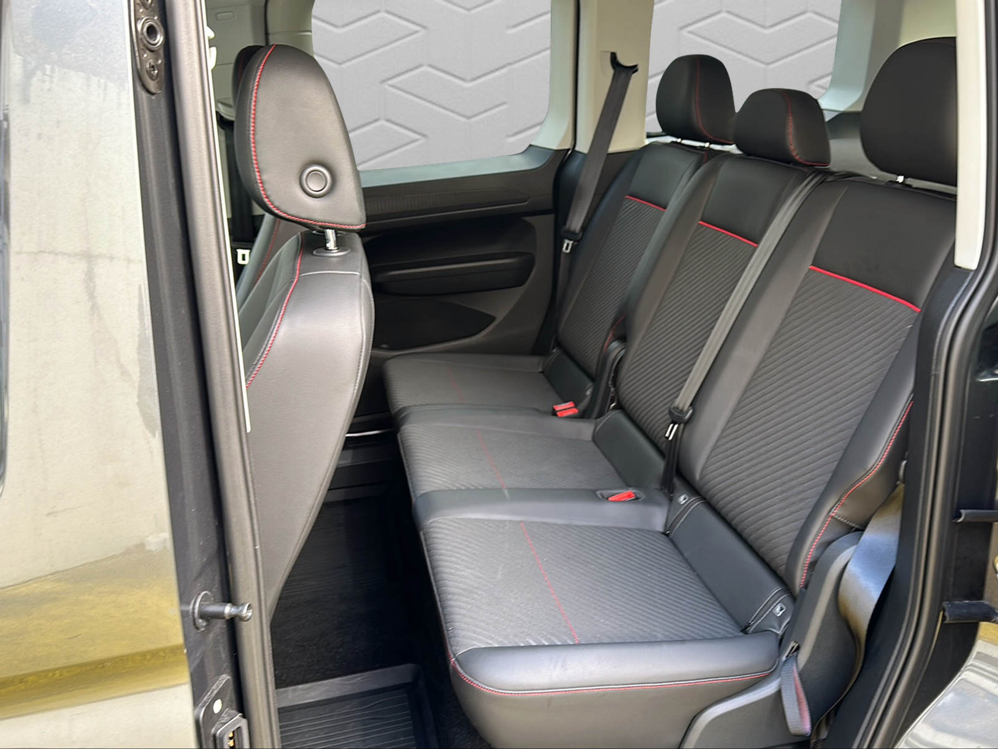 listing desktop thumbnail image 15