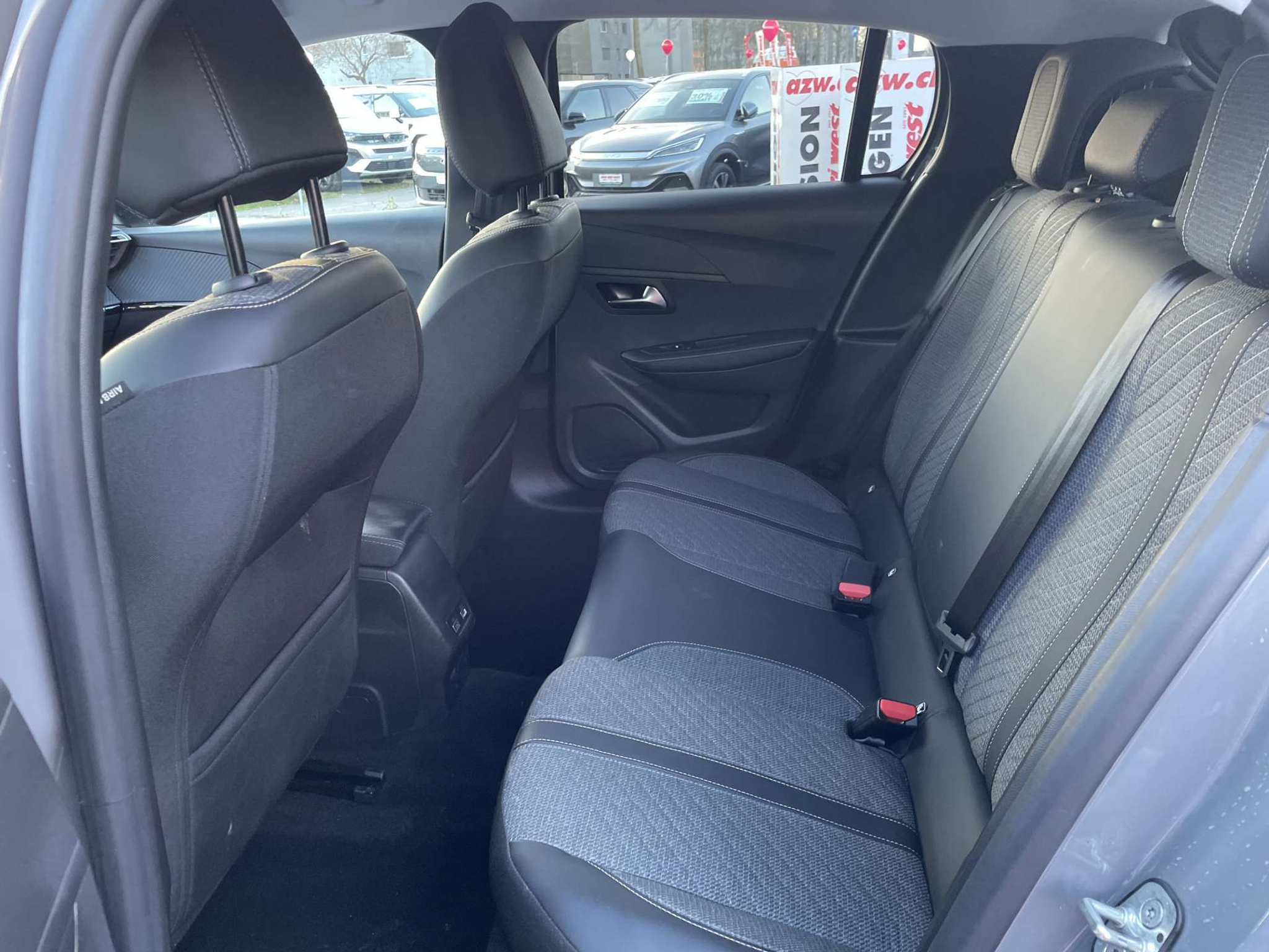 listing desktop thumbnail image 6