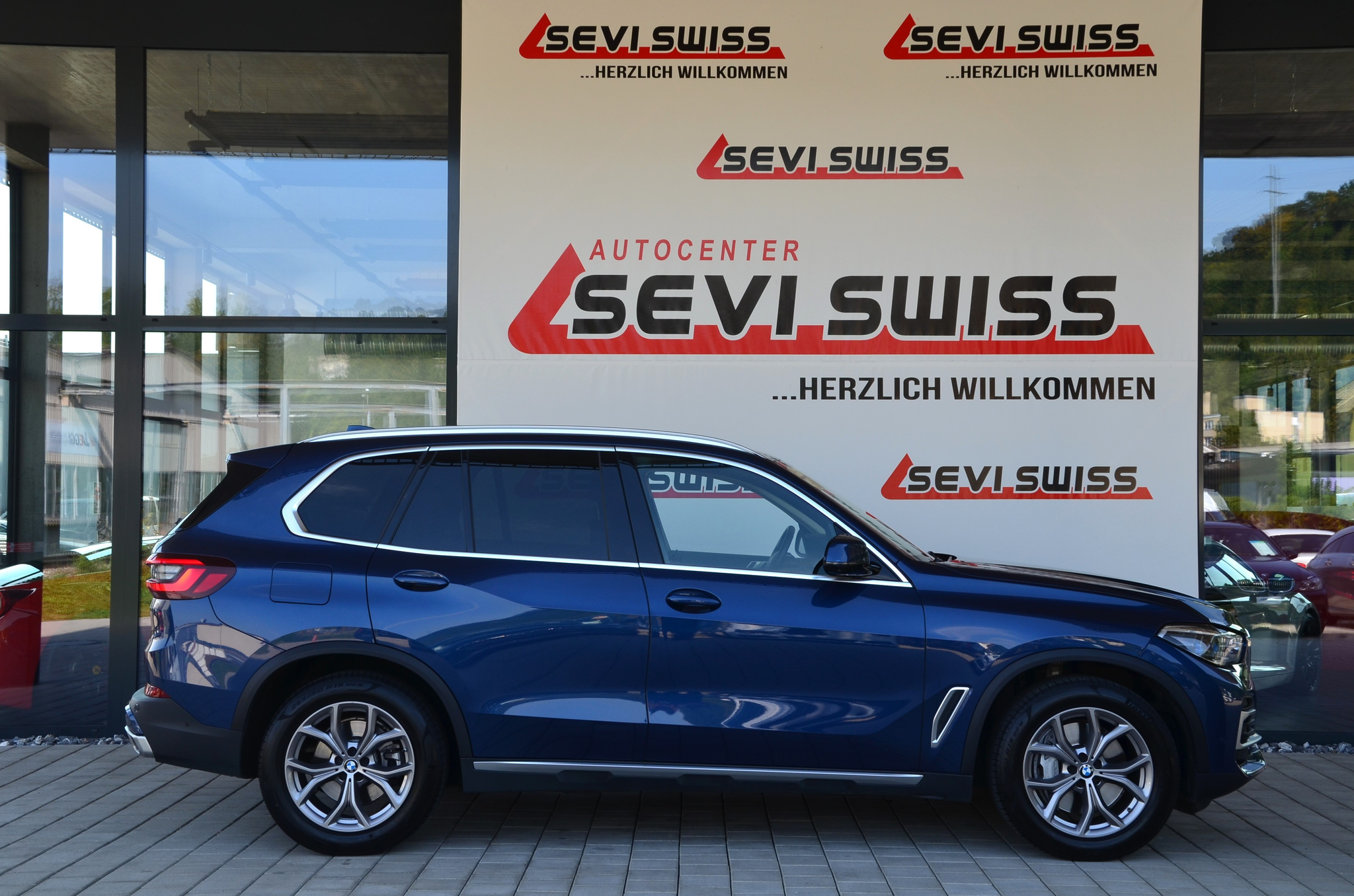 listing desktop thumbnail image 3