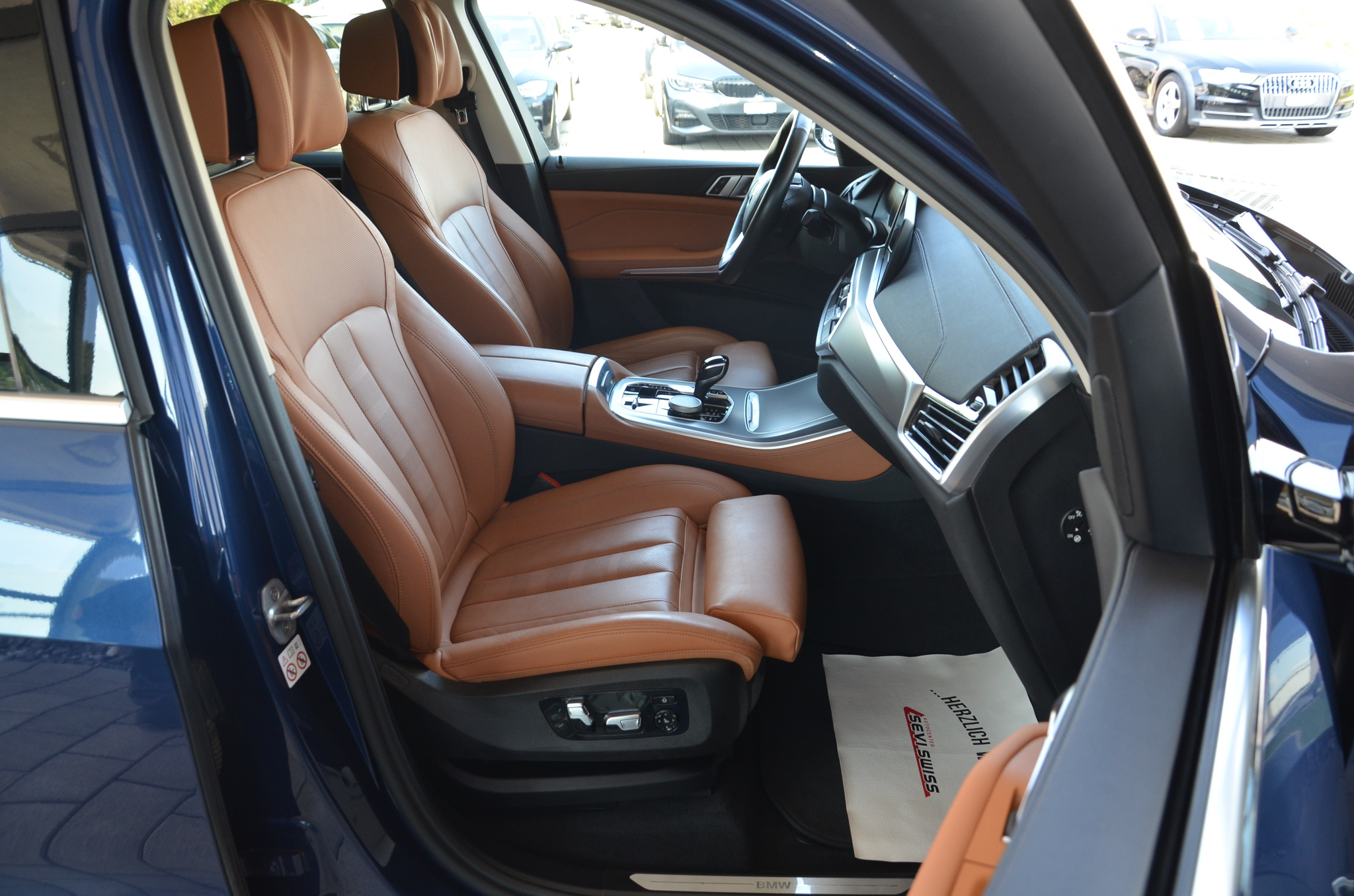 listing desktop thumbnail image 17