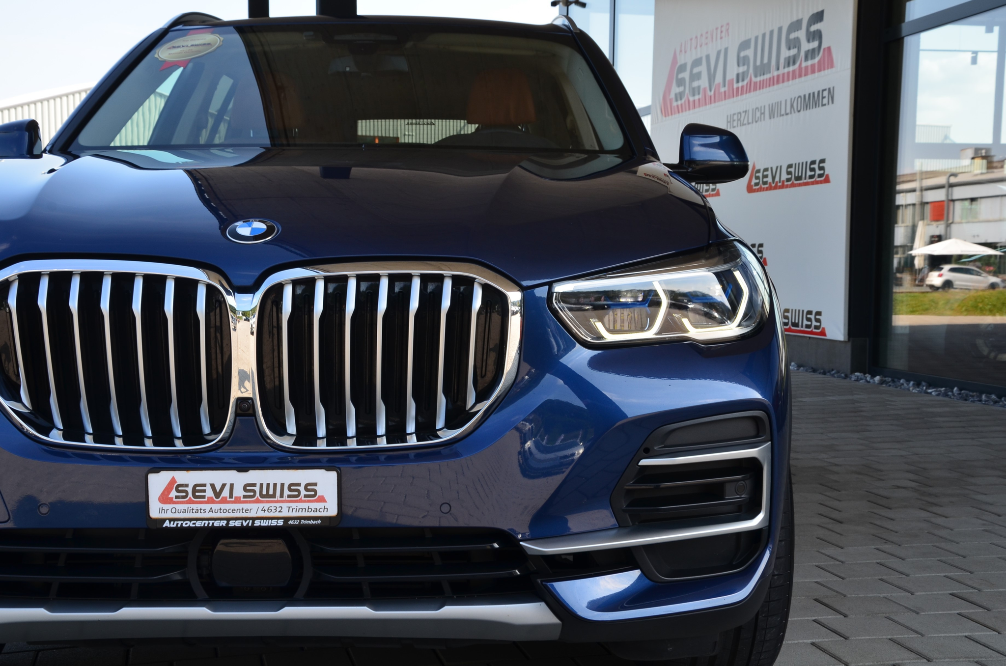 listing desktop thumbnail image 11