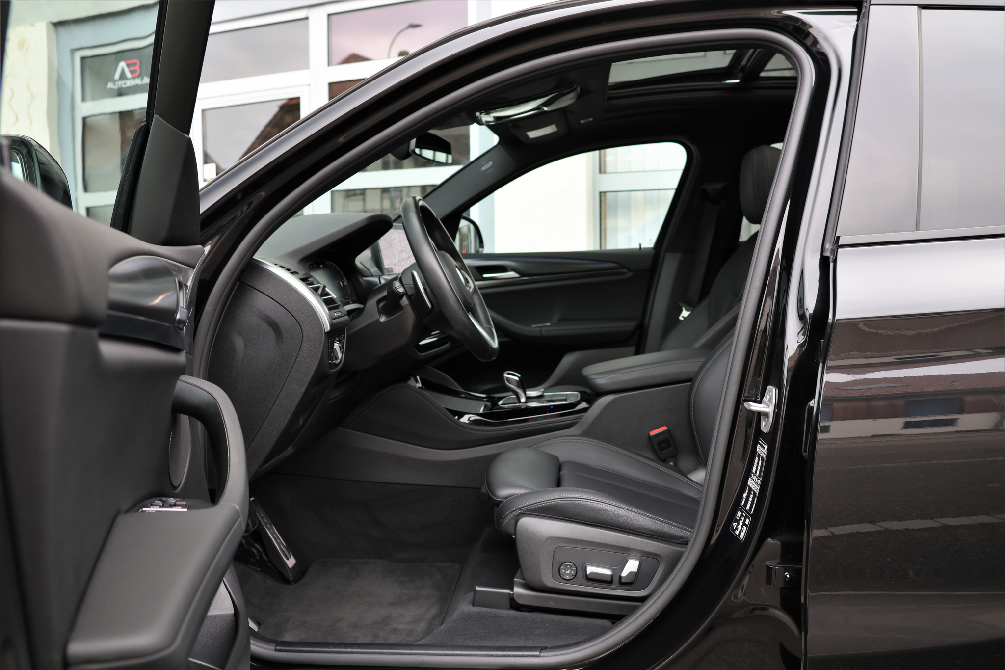 listing desktop thumbnail image 9