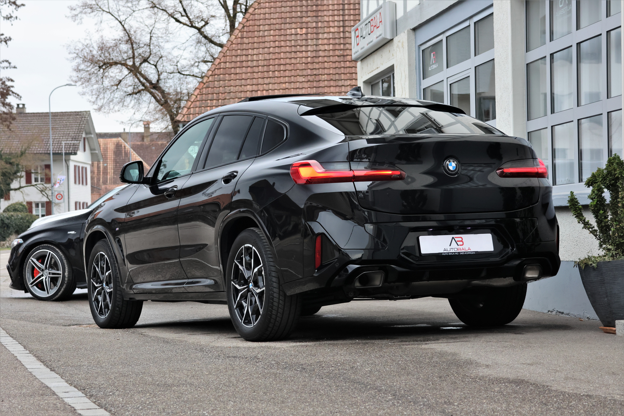 listing desktop thumbnail image 2