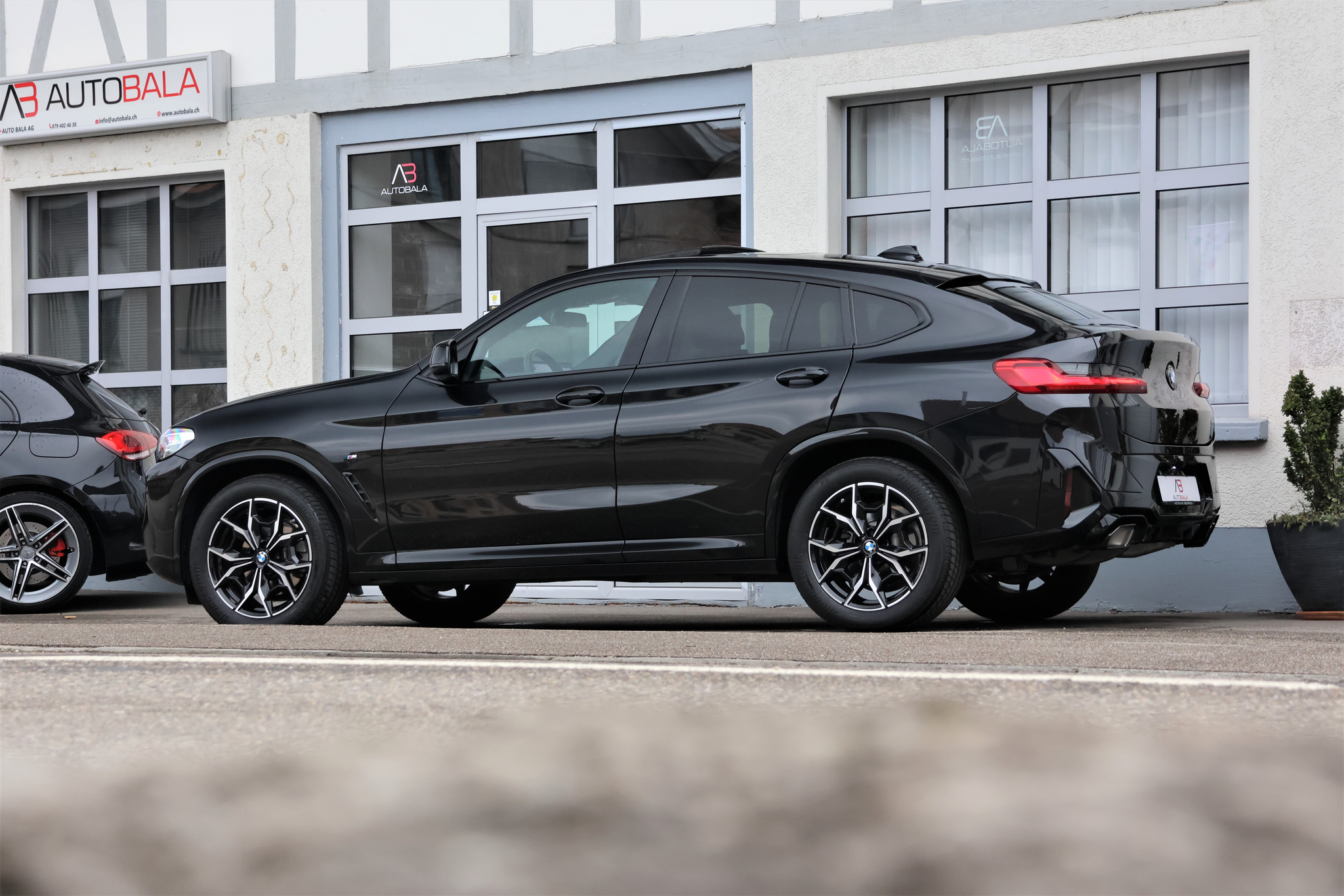 listing desktop thumbnail image 3