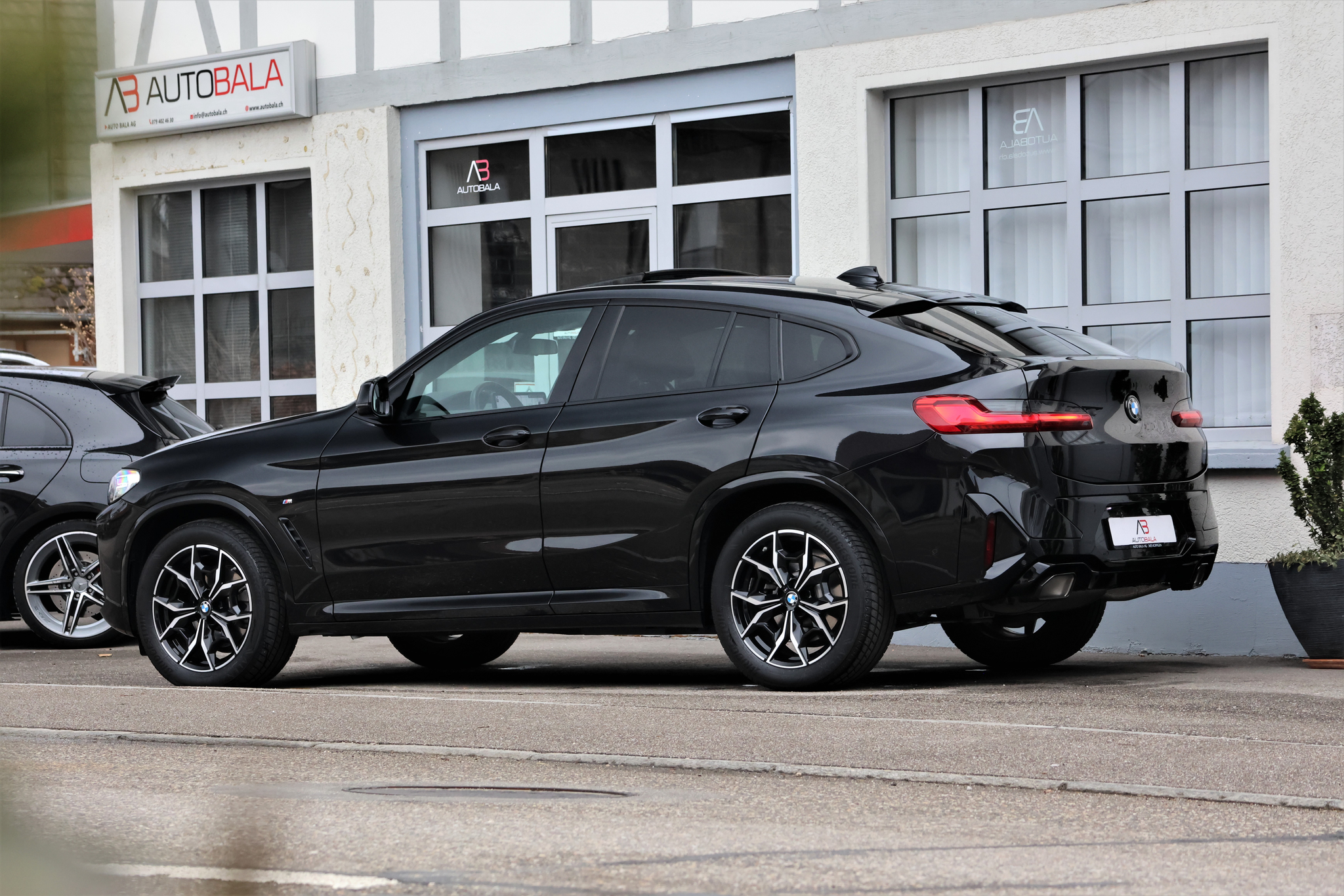 listing desktop thumbnail image 4