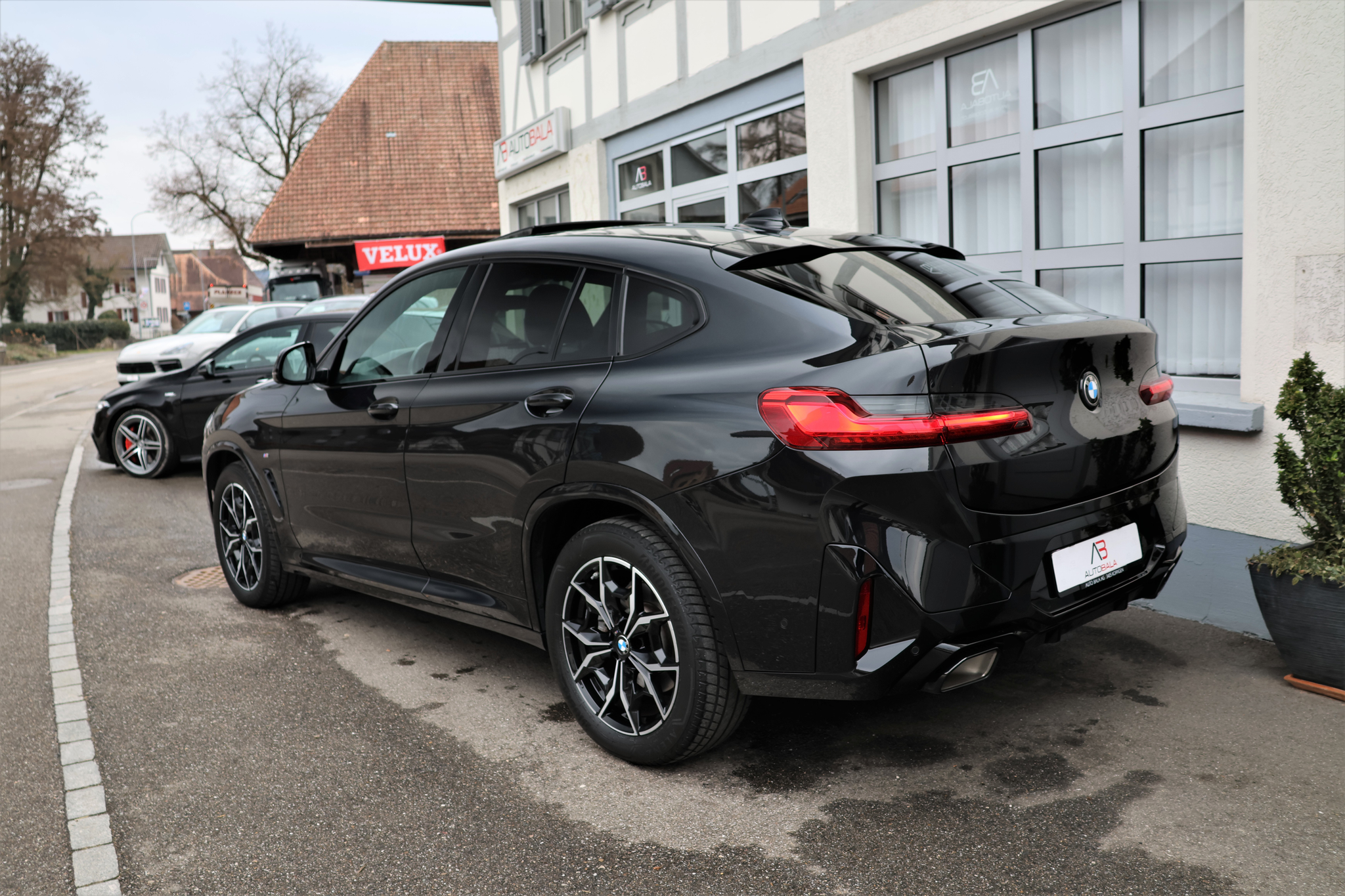 listing desktop thumbnail image 6