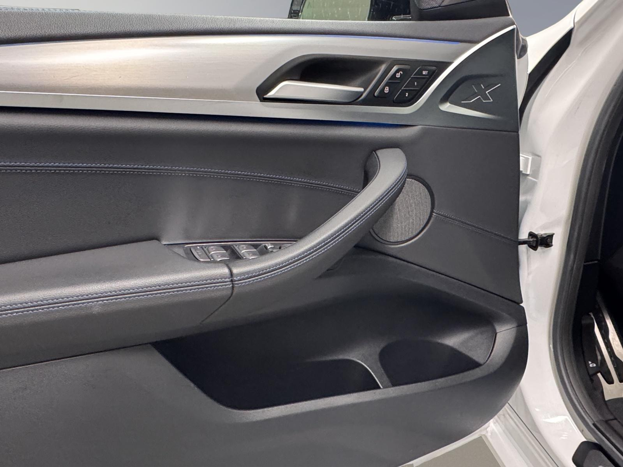 listing desktop thumbnail image 12