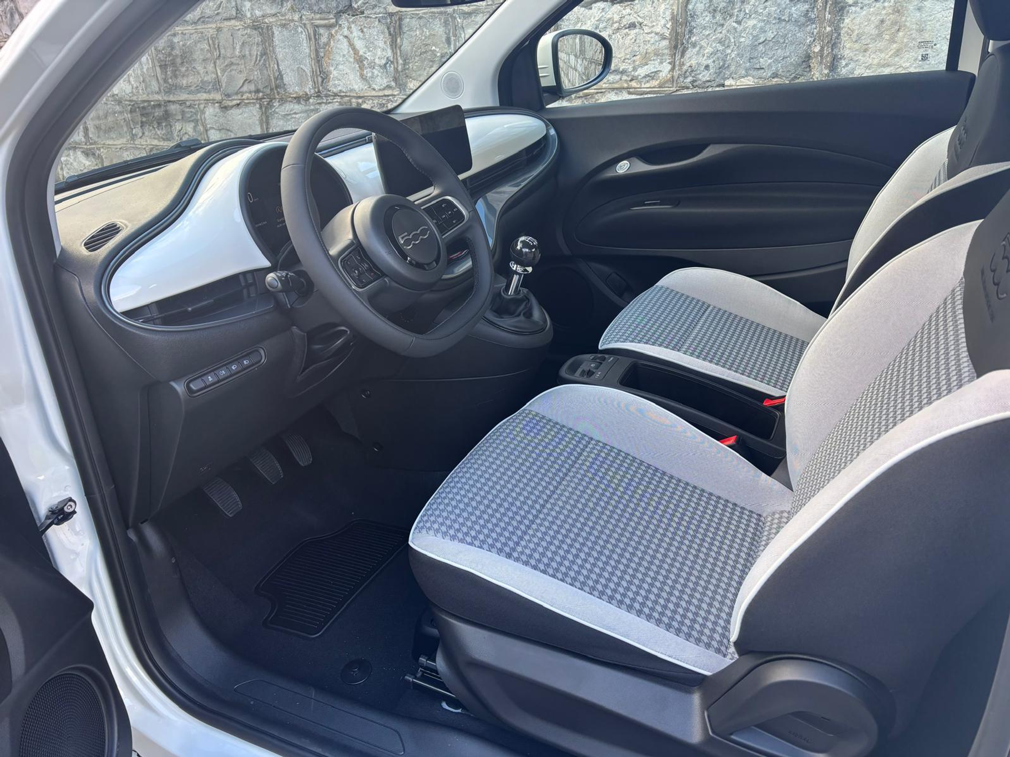 listing desktop thumbnail image 4