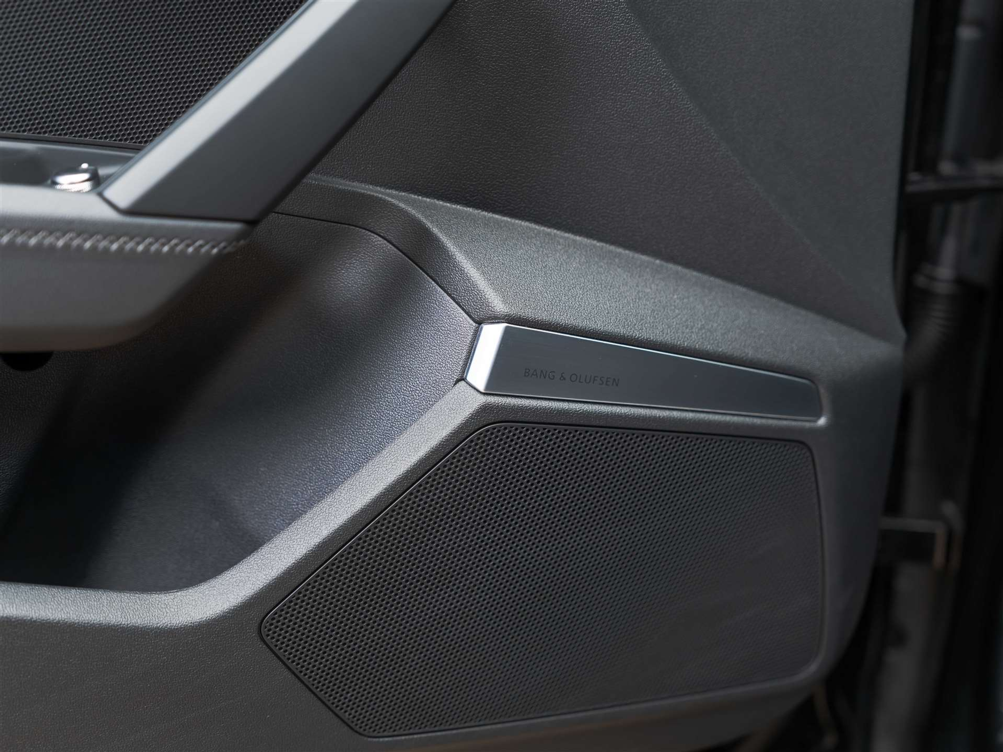 listing desktop thumbnail image 23