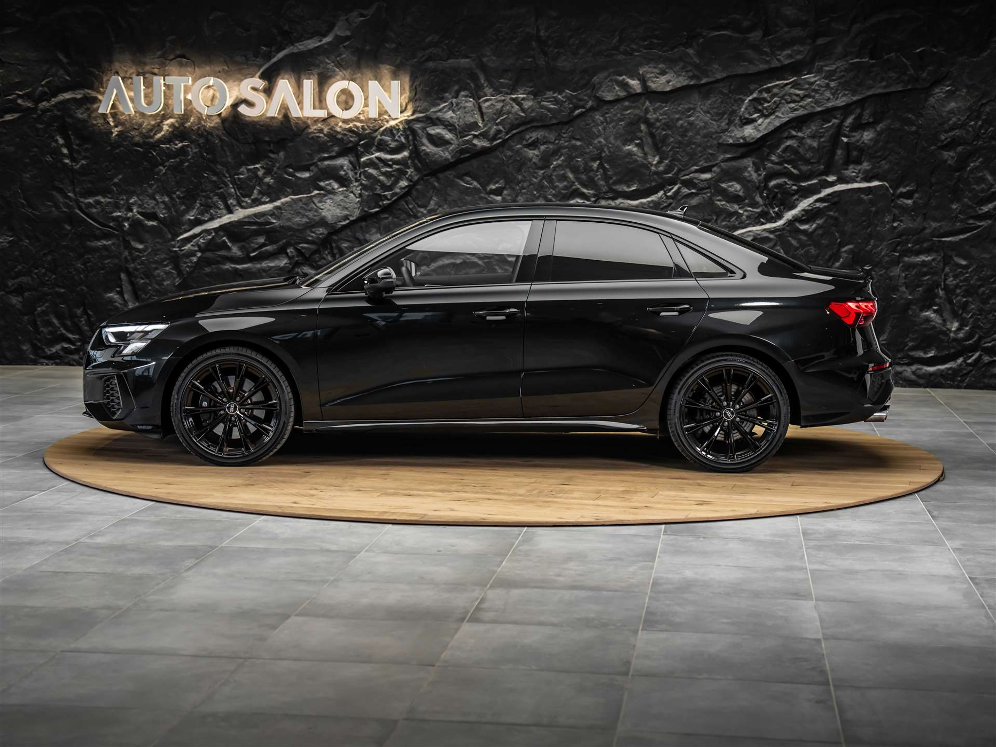 listing desktop thumbnail image 1