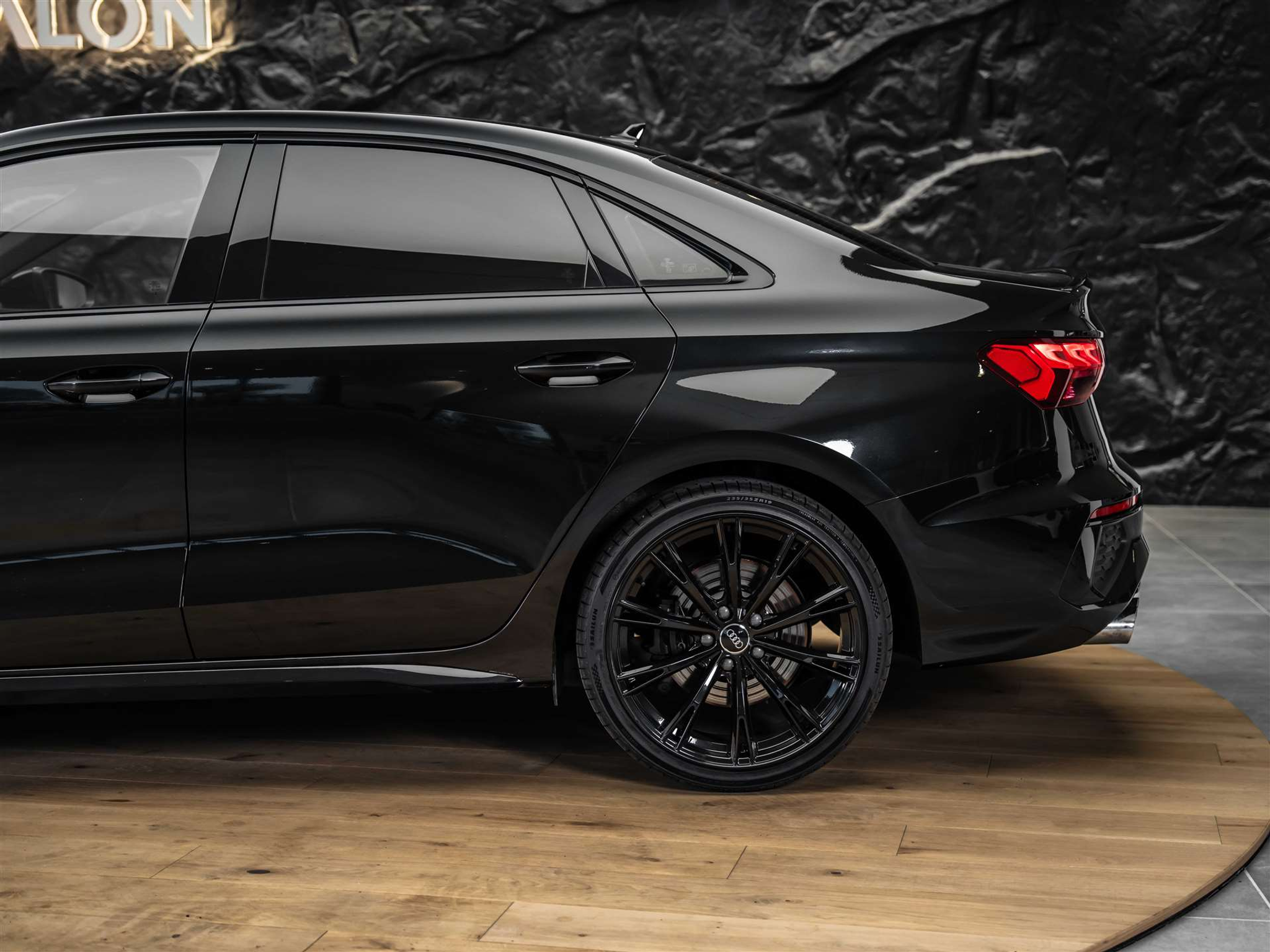 listing desktop thumbnail image 18