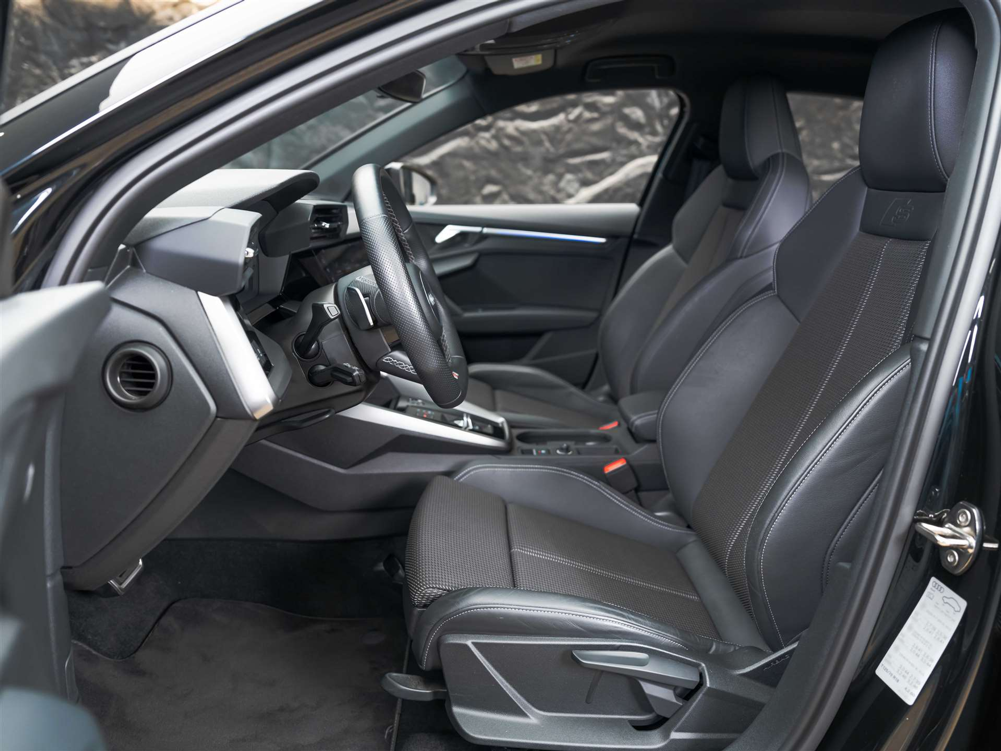 listing desktop thumbnail image 9