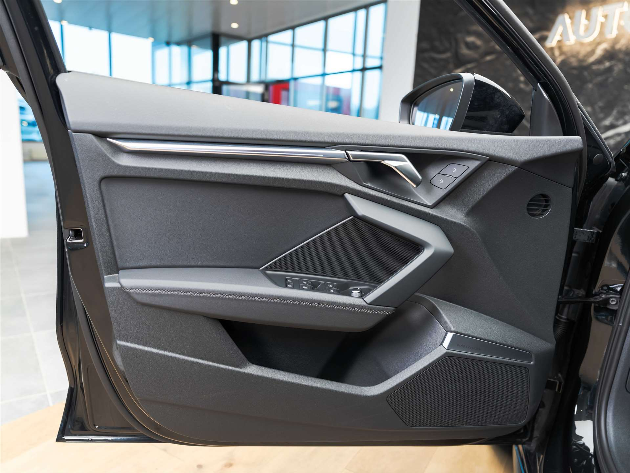 listing desktop thumbnail image 22