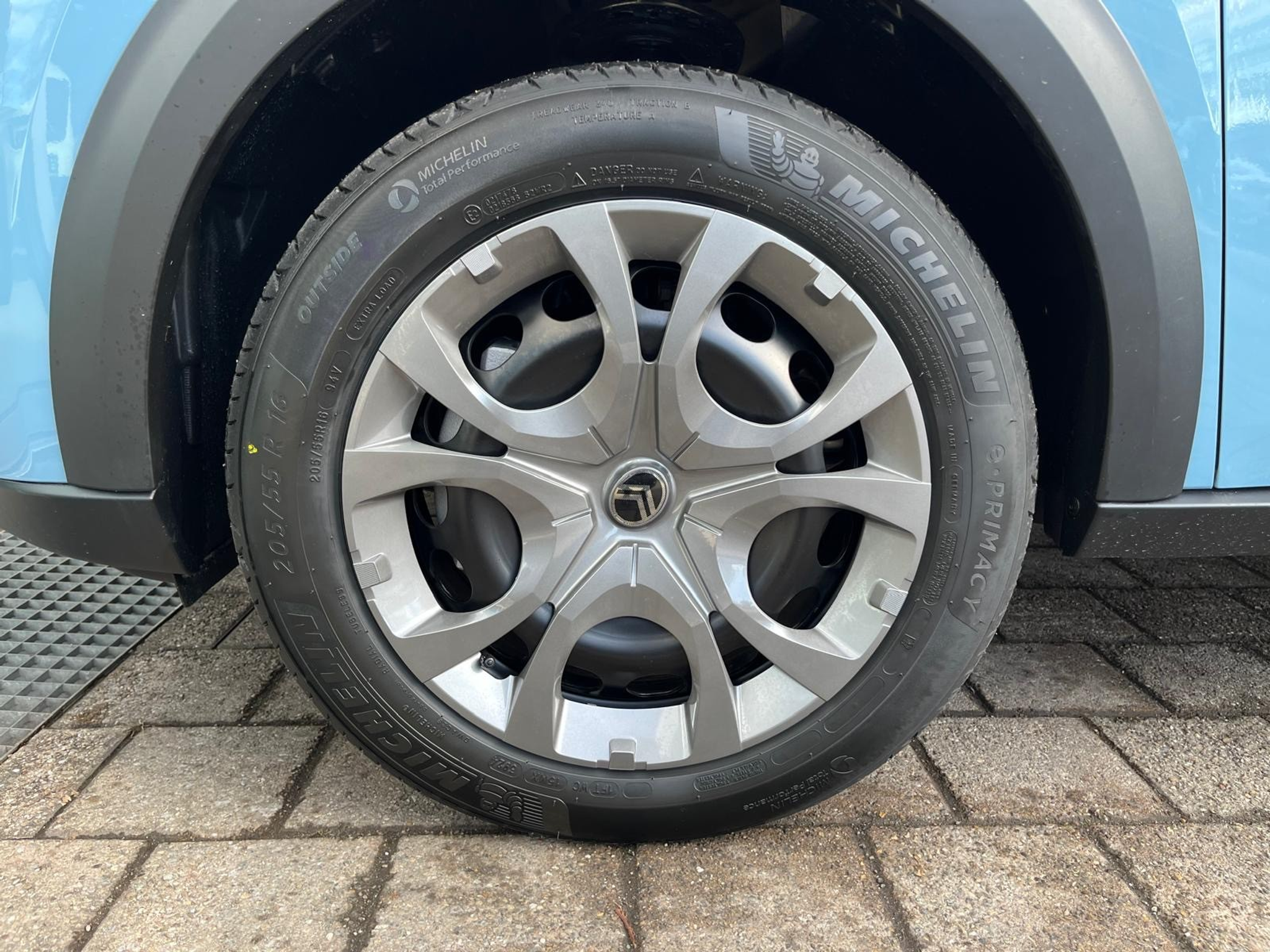 listing desktop thumbnail image 9