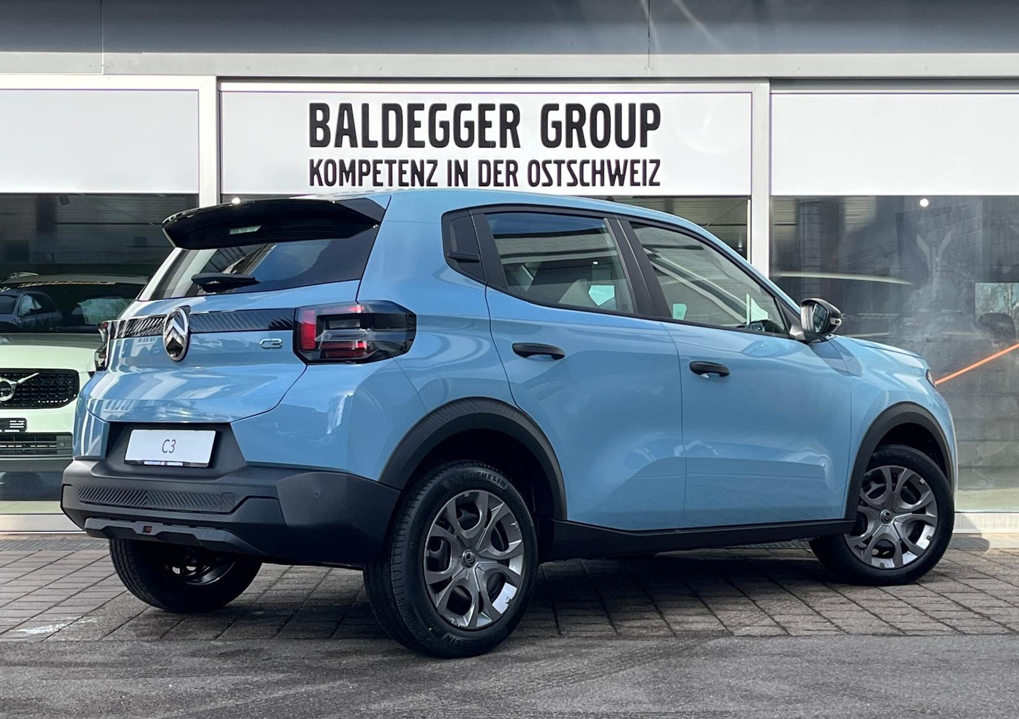 listing desktop thumbnail image 1