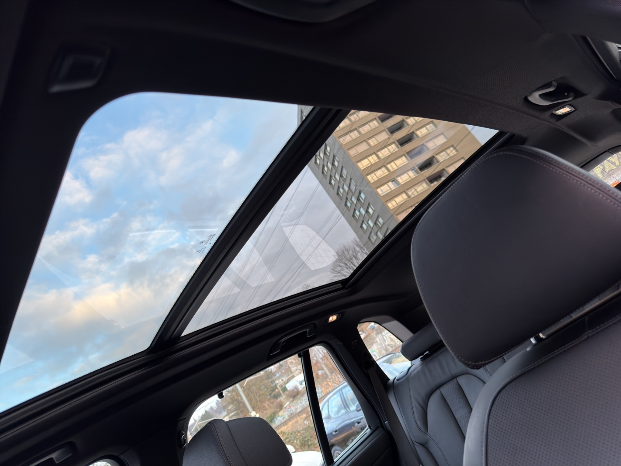 listing desktop thumbnail image 17