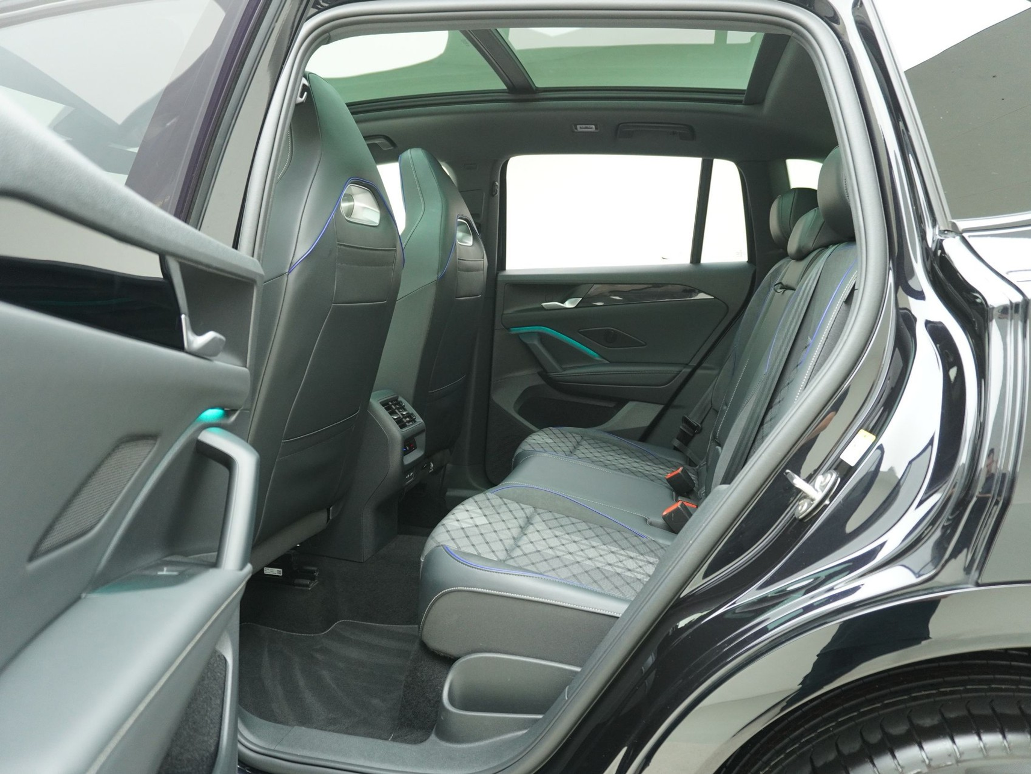 listing desktop thumbnail image 12