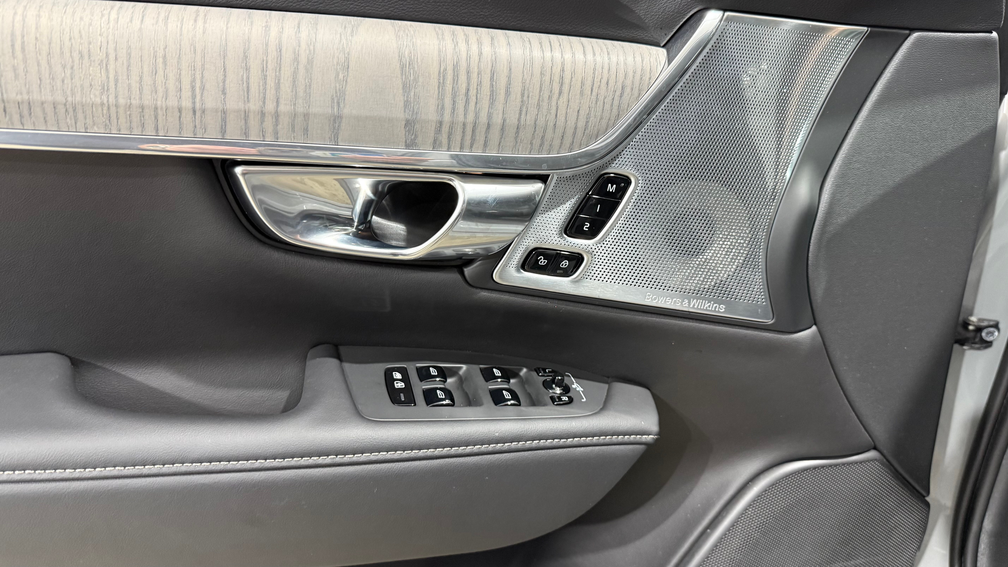 listing desktop thumbnail image 11