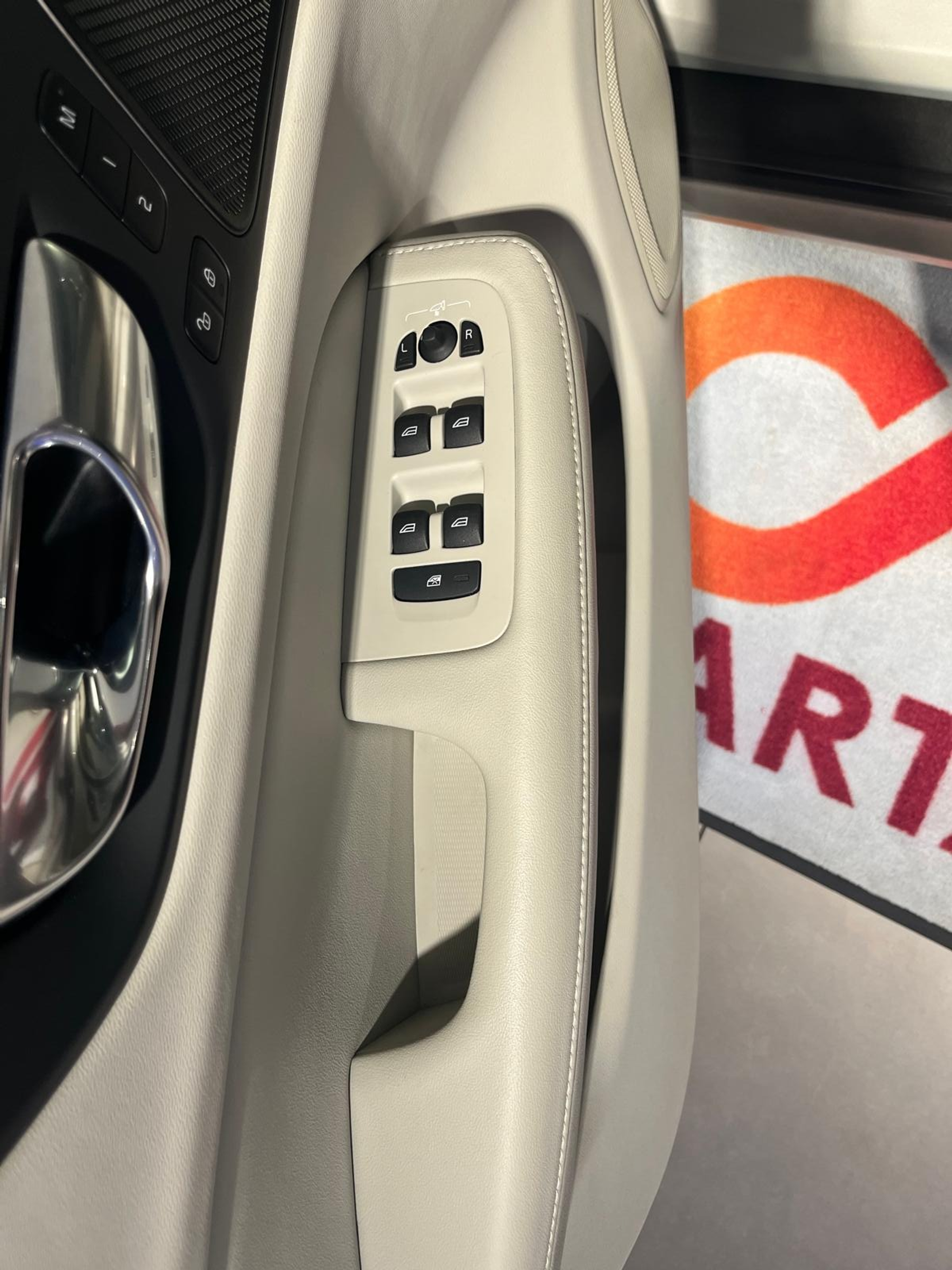 listing desktop thumbnail image 12