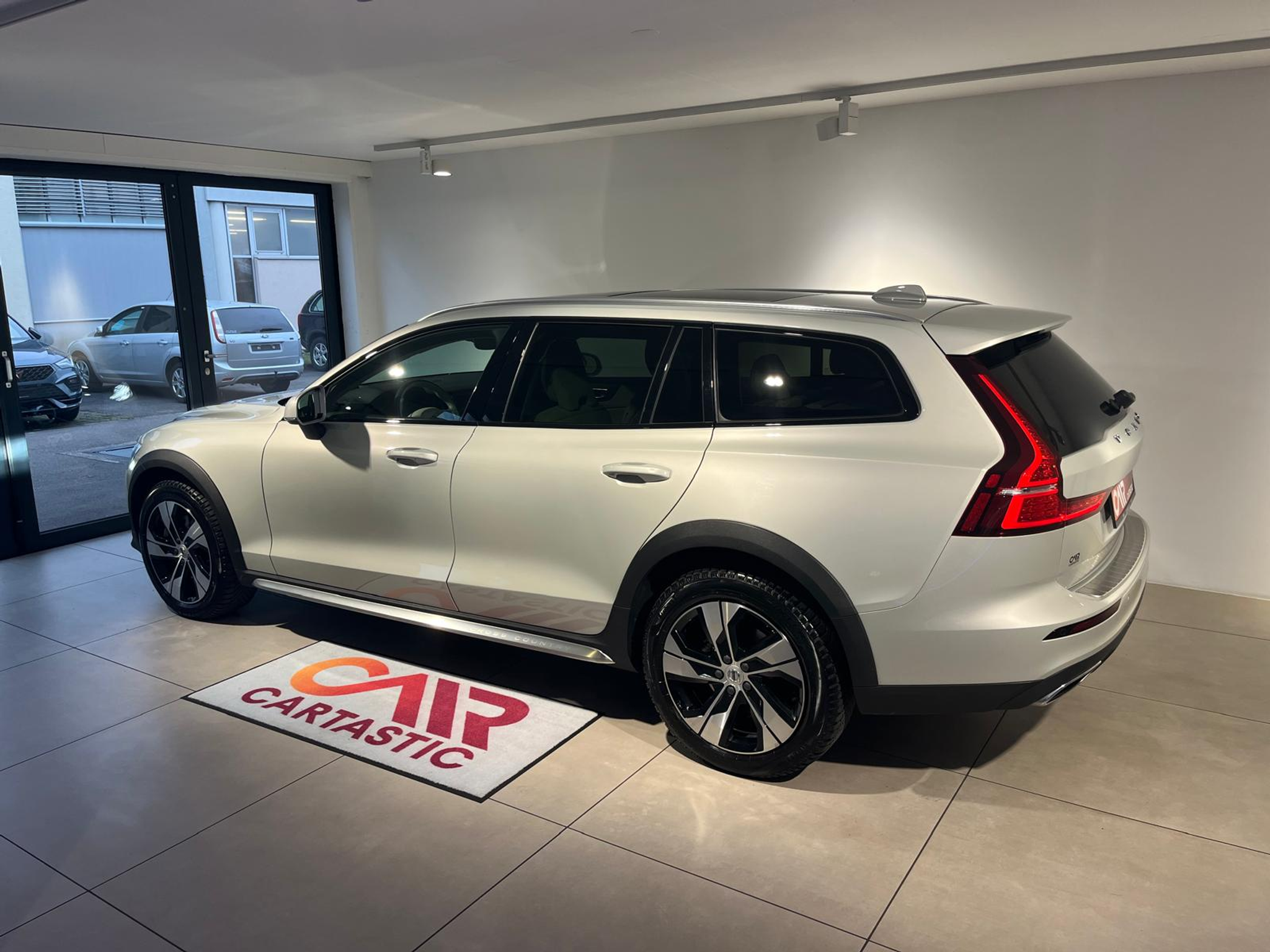 listing desktop thumbnail image 2