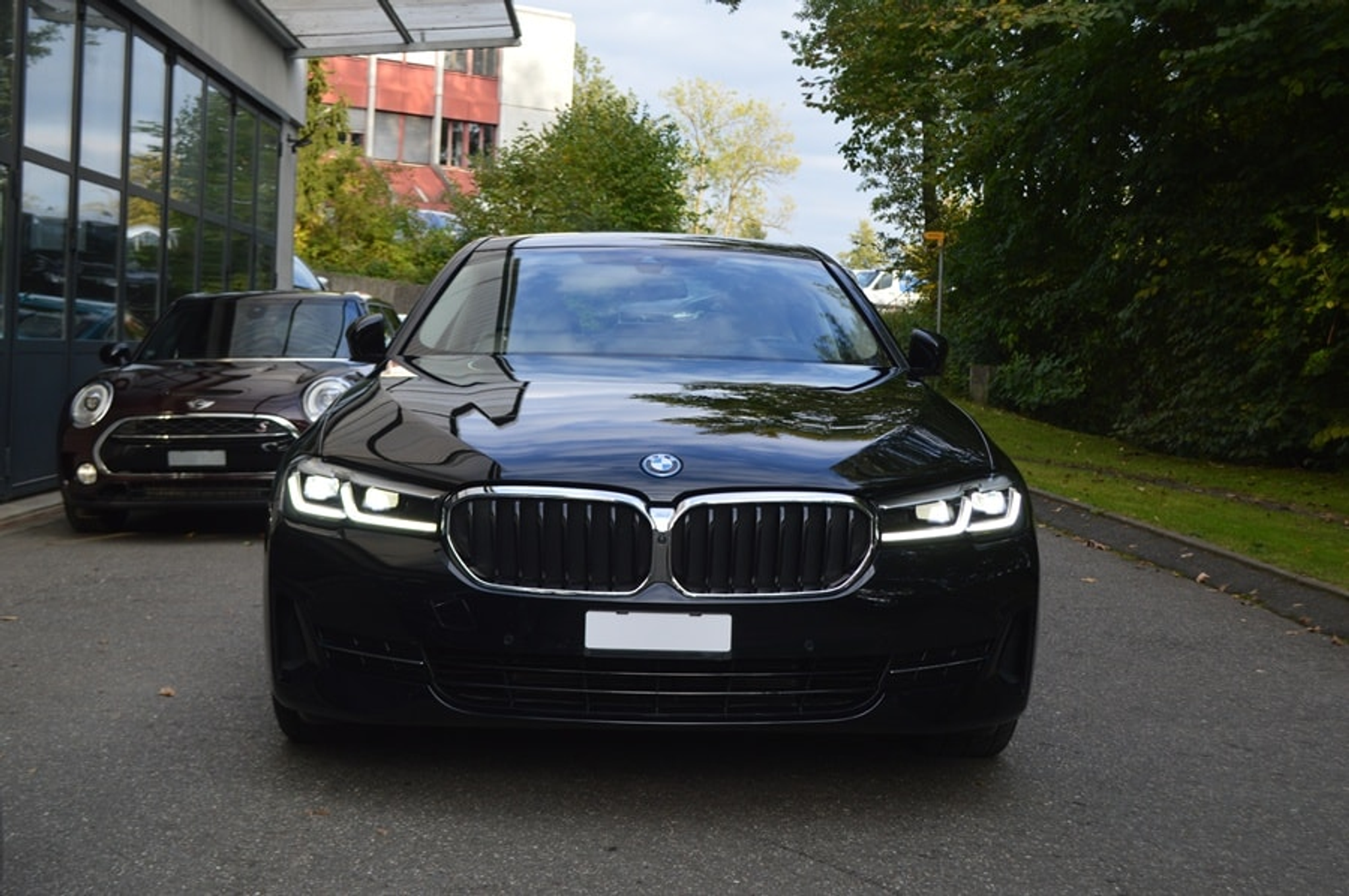 listing desktop thumbnail image 1